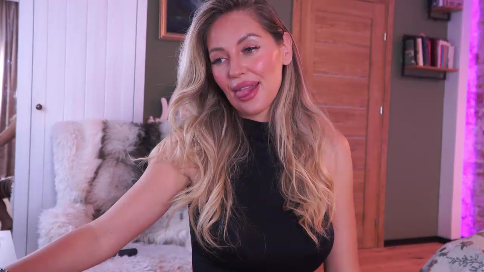 Gallery image thumbnail from JoanneXOXO's myfreecams stream on, 08/16/2026, 08:26 image 8 of 20