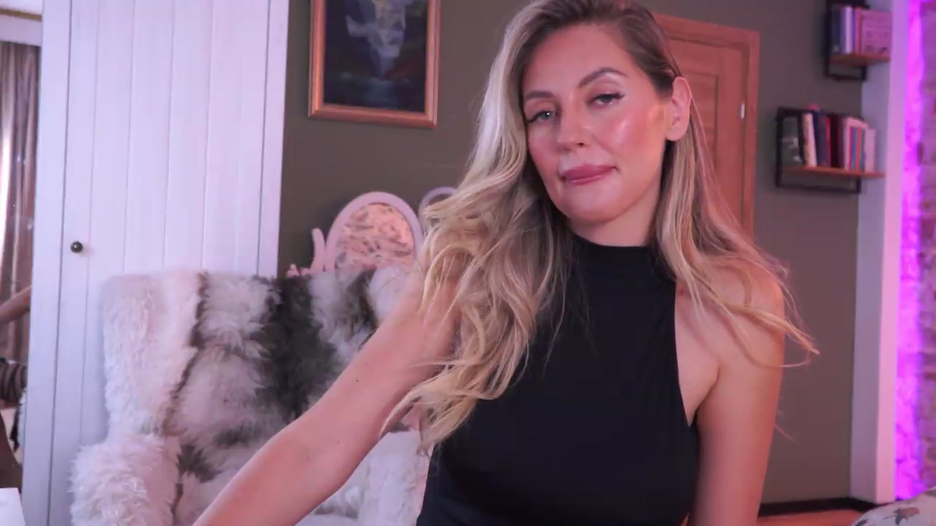 Gallery image thumbnail from JoanneXOXO's myfreecams stream on, 08/16/2026, 08:26 image 9 of 20