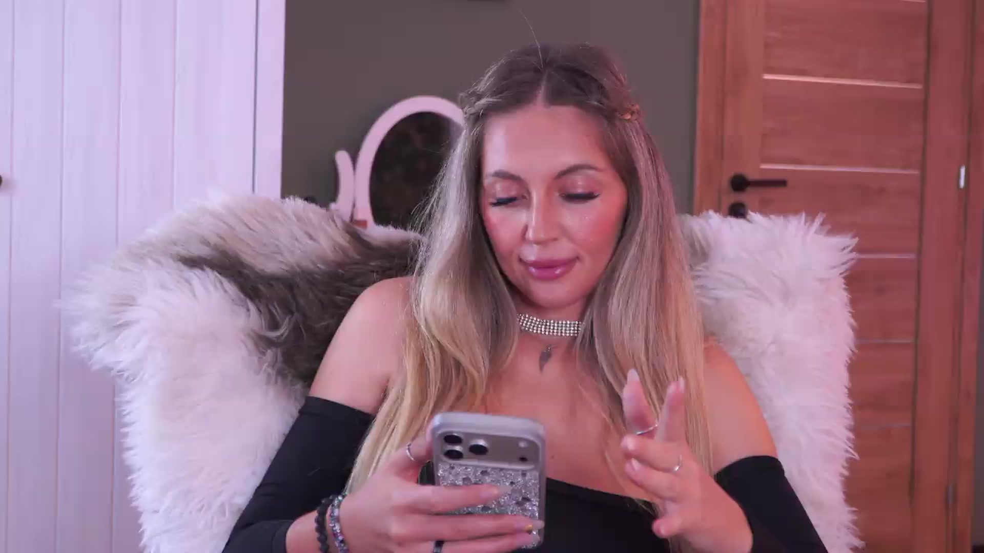 Gallery image thumbnail from JoanneXOXO's myfreecams stream on, 08/20/2026, 11:40 image 3 of 20