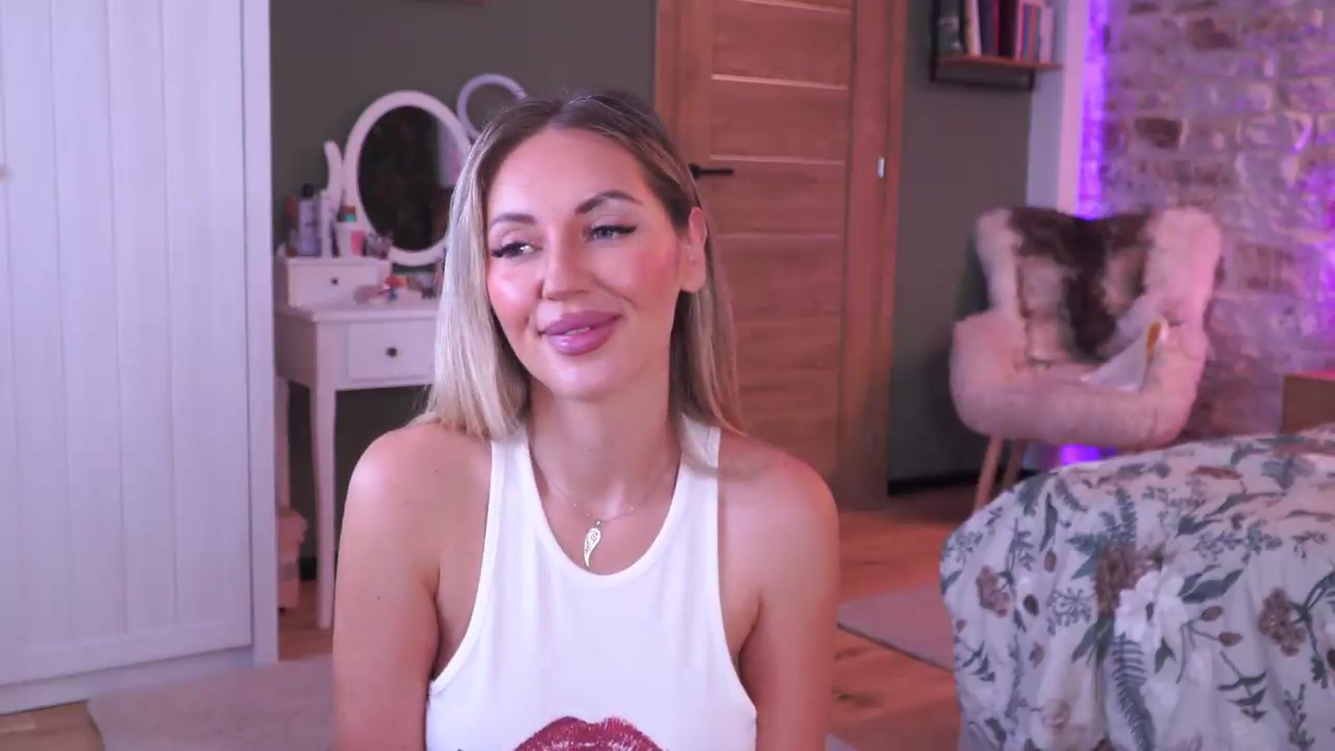 Gallery image thumbnail from JoanneXOXO's myfreecams stream on, 08/21/2026, 08:48 image 5 of 20