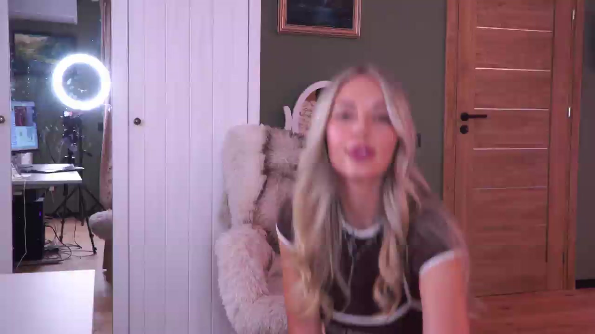 Gallery image thumbnail from JoanneXOXO's myfreecams stream on, 08/28/2026, 12:53 image 16 of 20