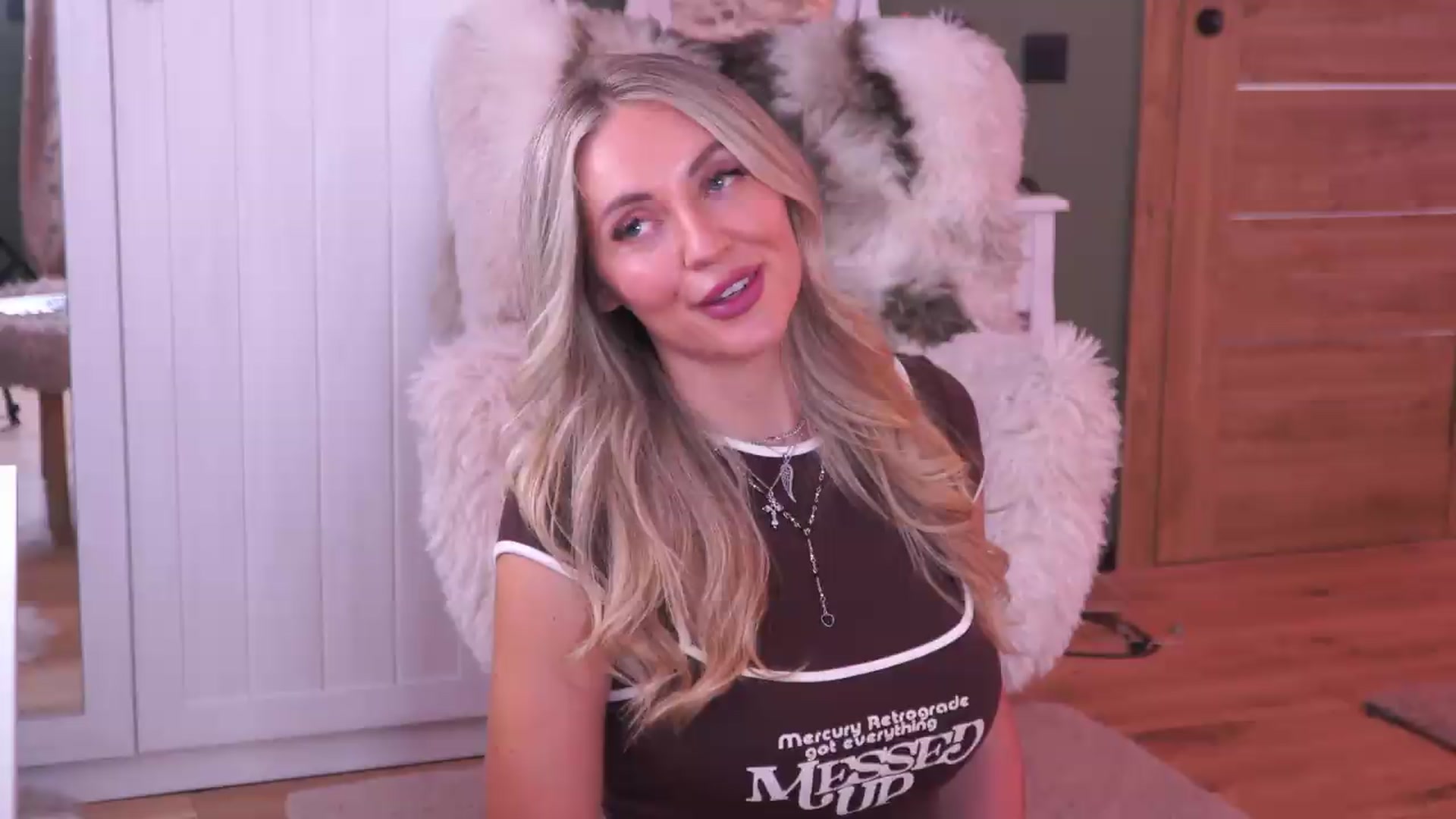 Gallery image thumbnail from JoanneXOXO's myfreecams stream on, 08/28/2026, 16:07 image 3 of 20