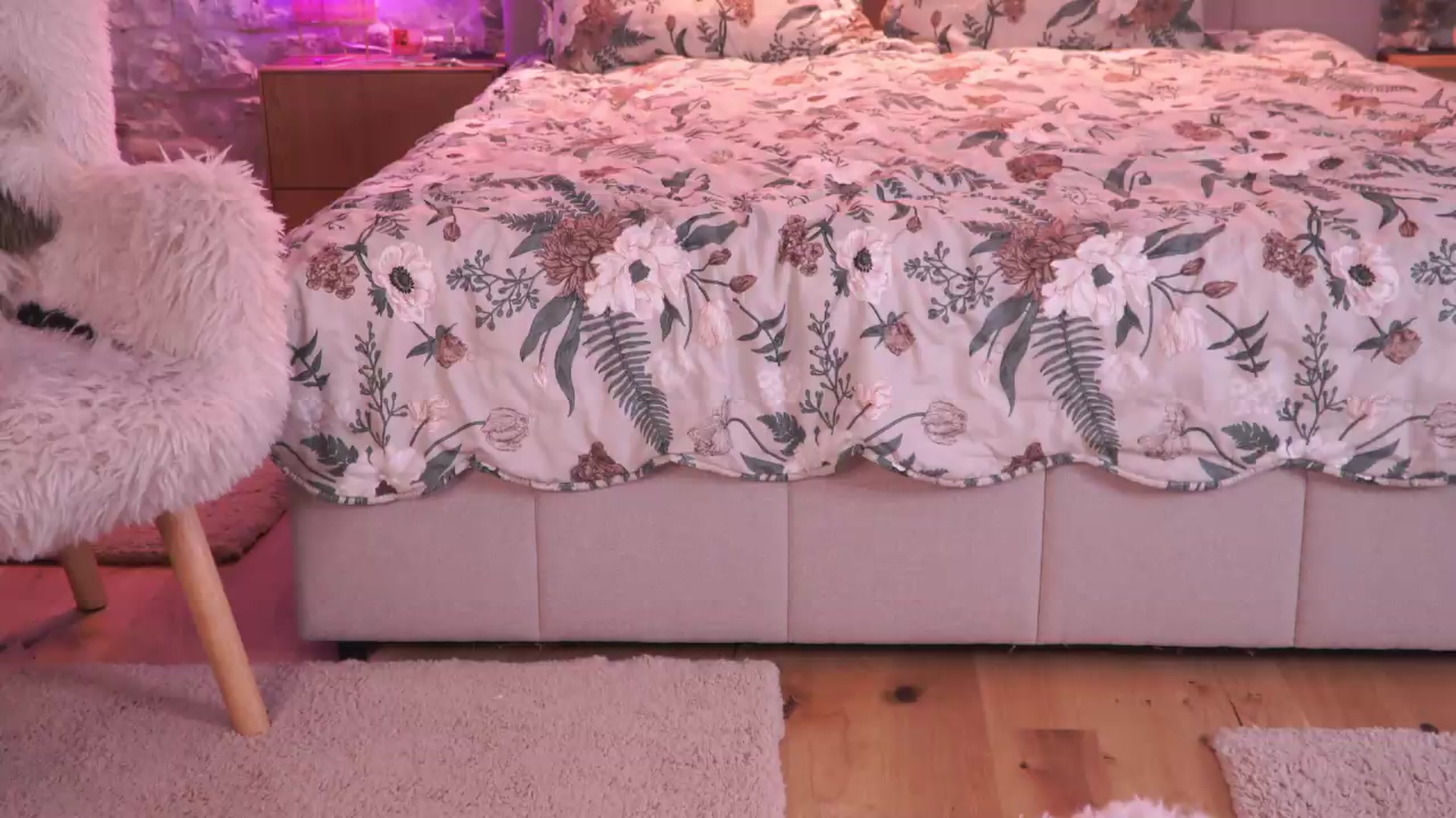 Gallery image thumbnail from JoanneXOXO's myfreecams stream on, 09/12/2026, 16:42 image 9 of 20
