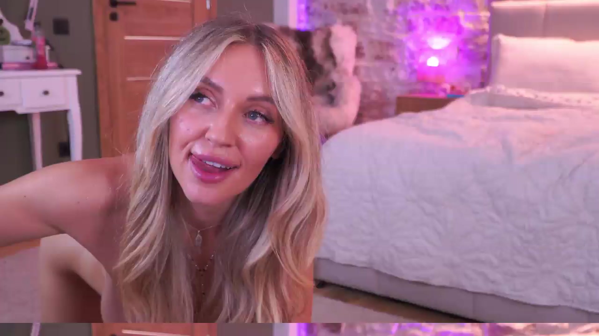Gallery image thumbnail from JoanneXOXO's myfreecams stream on, 09/20/2026, 14:59 image 18 of 20