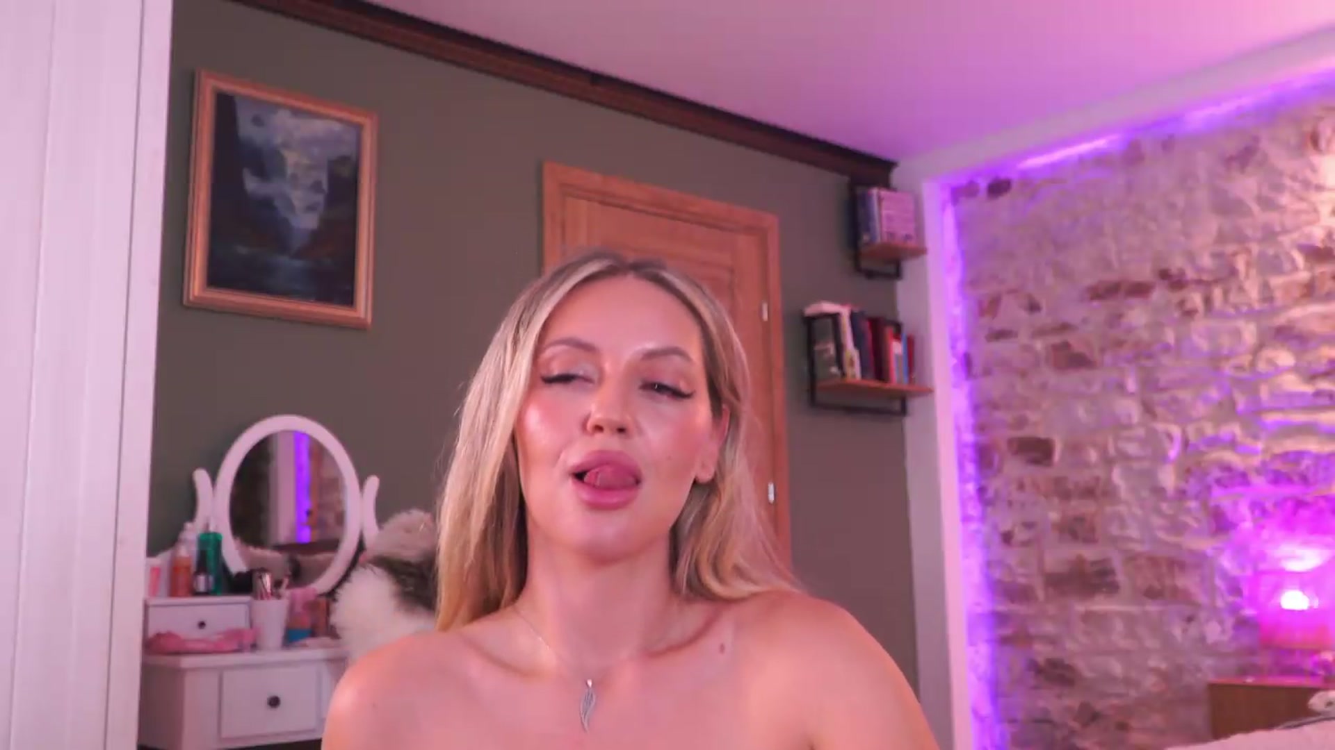 Gallery image thumbnail from JoanneXOXO's myfreecams stream on, 09/28/2026, 20:07 image 5 of 20