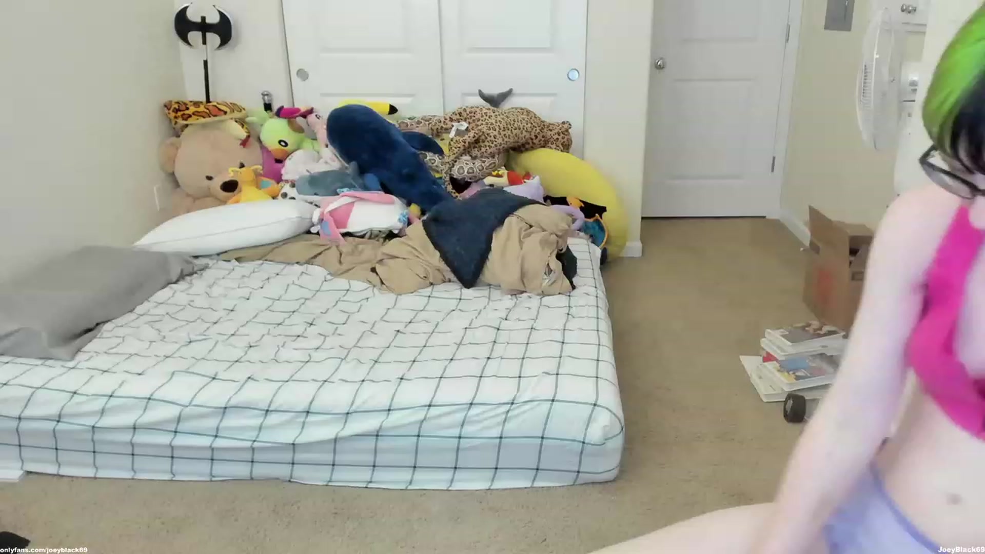 Gallery image thumbnail from JoeyBlack69's myfreecams stream on, 05/21/2023, 22:21 image 8 of 20