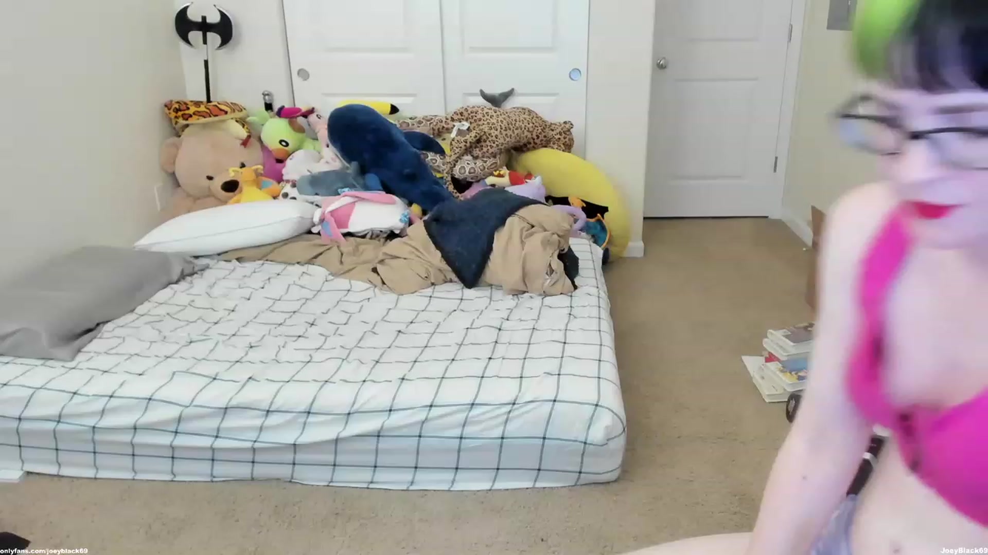 Gallery image thumbnail from JoeyBlack69's myfreecams stream on, 05/22/2023, 24:04 image 10 of 20