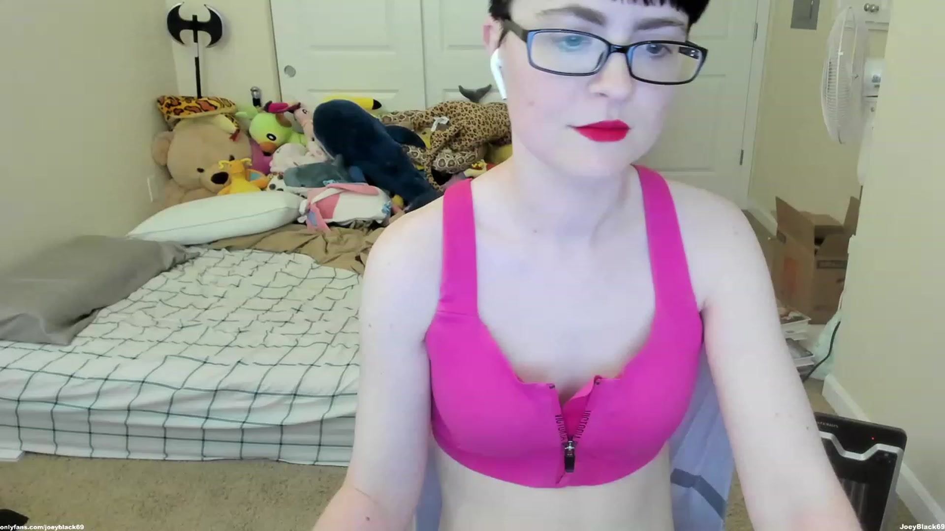 Gallery image thumbnail from JoeyBlack69's myfreecams stream on, 05/22/2023, 24:27 image 19 of 20