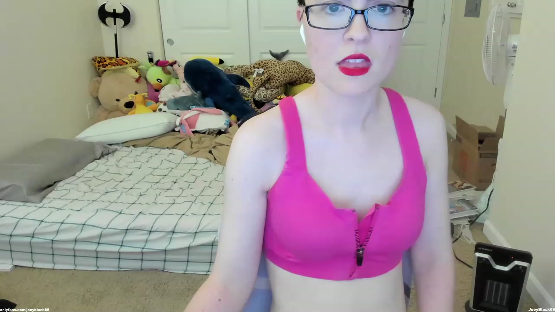 Gallery image thumbnail from JoeyBlack69's myfreecams stream on, 05/22/2023, 24:27 image 14 of 20