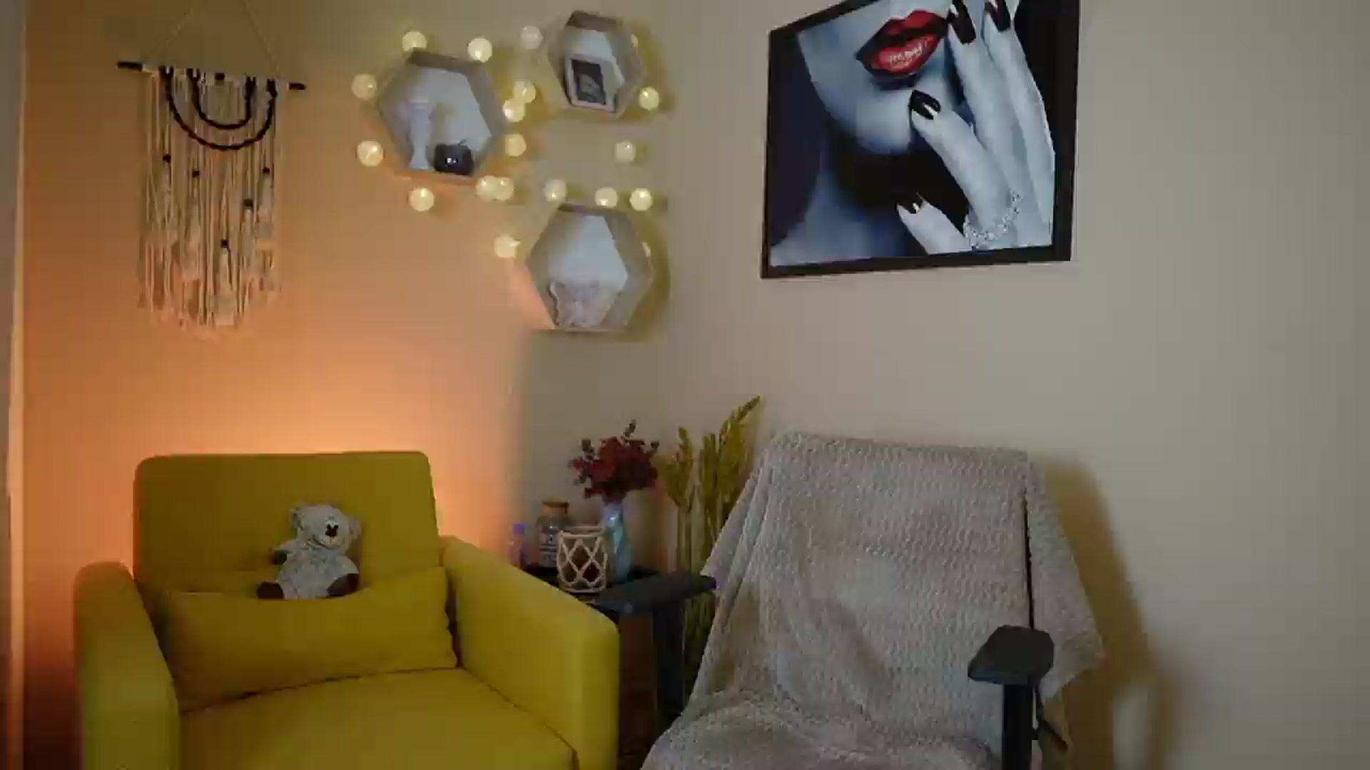 Gallery image thumbnail from Jolee_Love's myfreecams stream on, 06/24/2024, 11:39 image 6 of 20