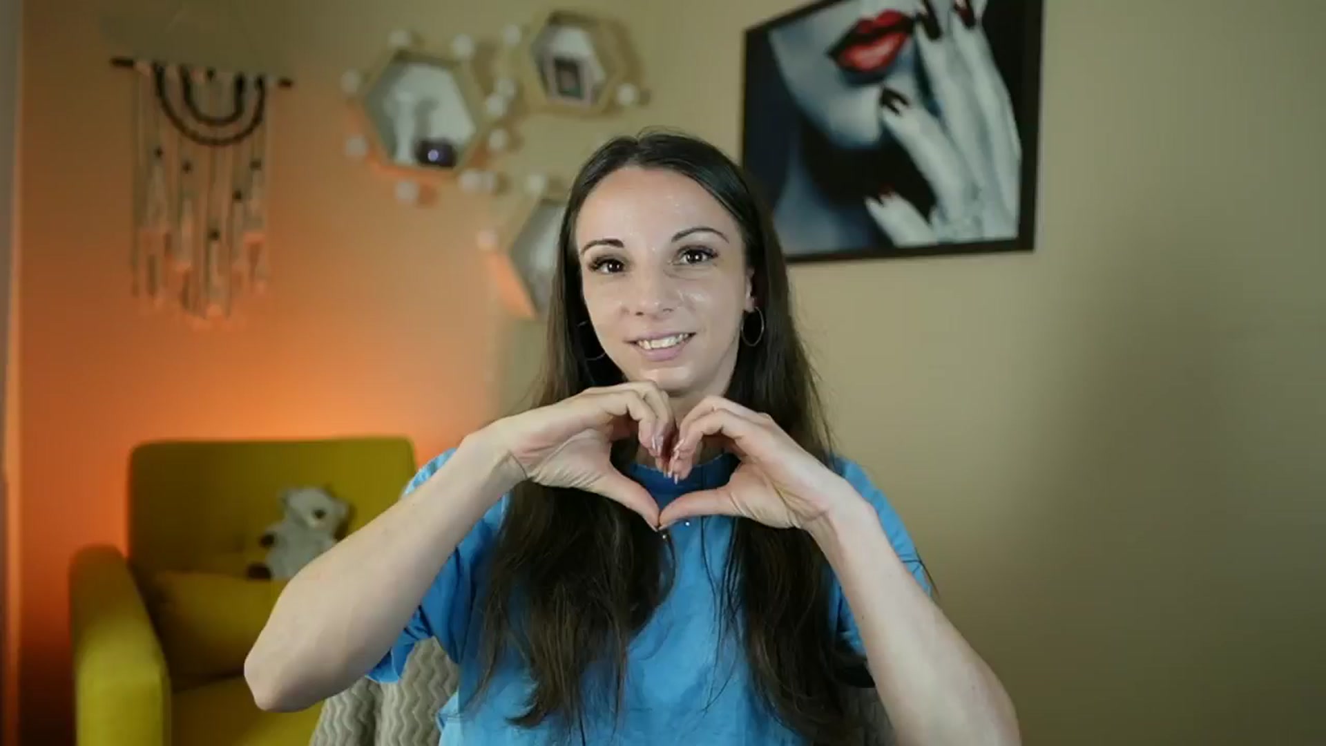 Gallery image thumbnail from Jolee_Love's myfreecams stream on, 06/25/2024, 09:07 image 12 of 20
