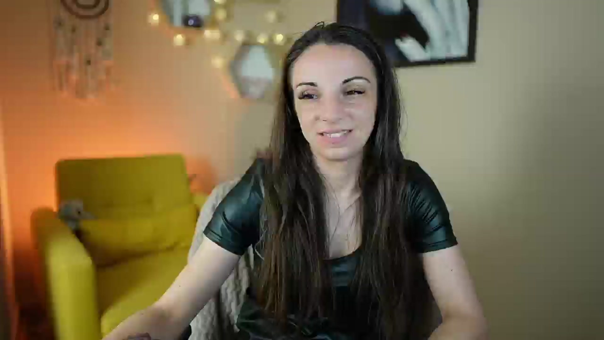 Gallery image thumbnail from Jolee_Love's myfreecams stream on, 06/28/2024, 12:33 image 7 of 20