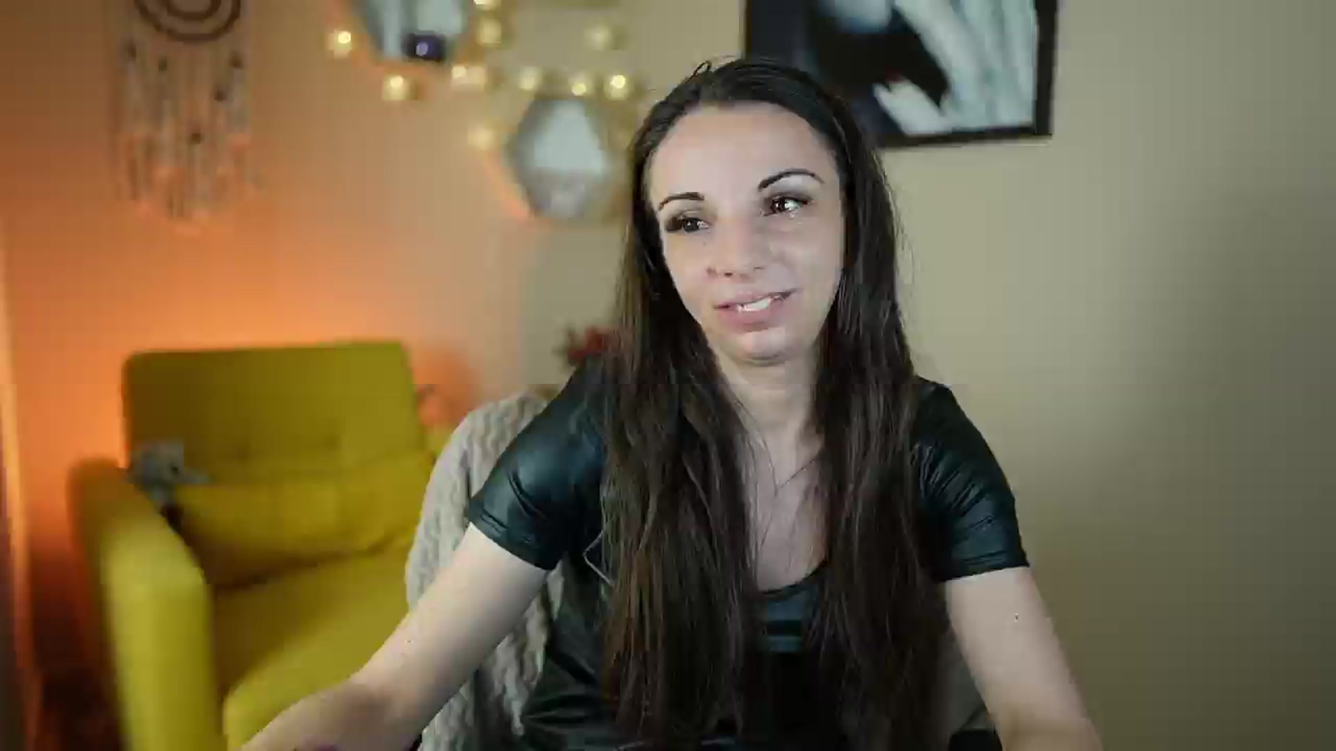 Gallery image thumbnail from Jolee_Love's myfreecams stream on, 06/28/2024, 12:33 image 8 of 20