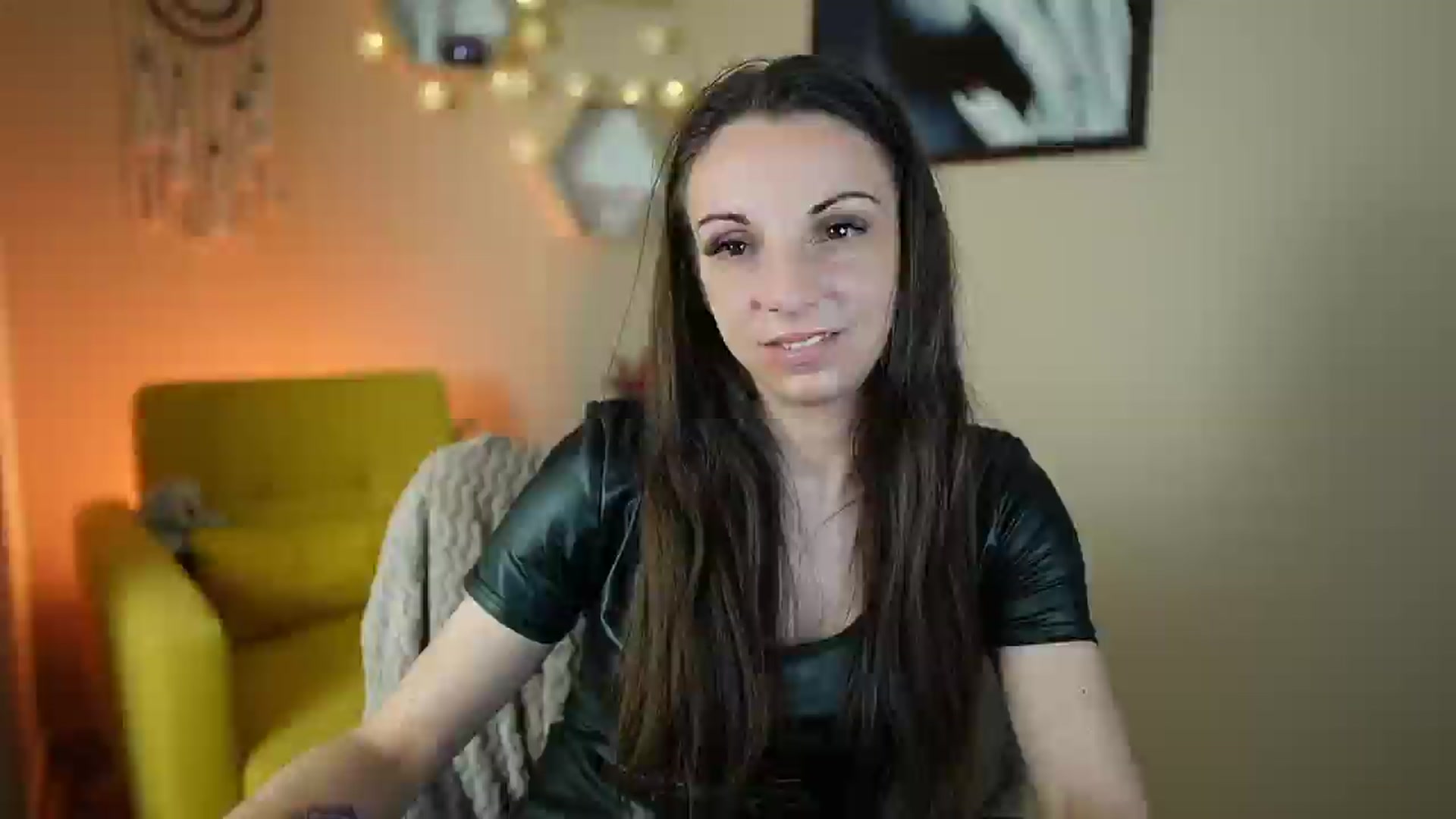 Gallery image thumbnail from Jolee_Love's myfreecams stream on, 06/28/2024, 12:33 image 15 of 20