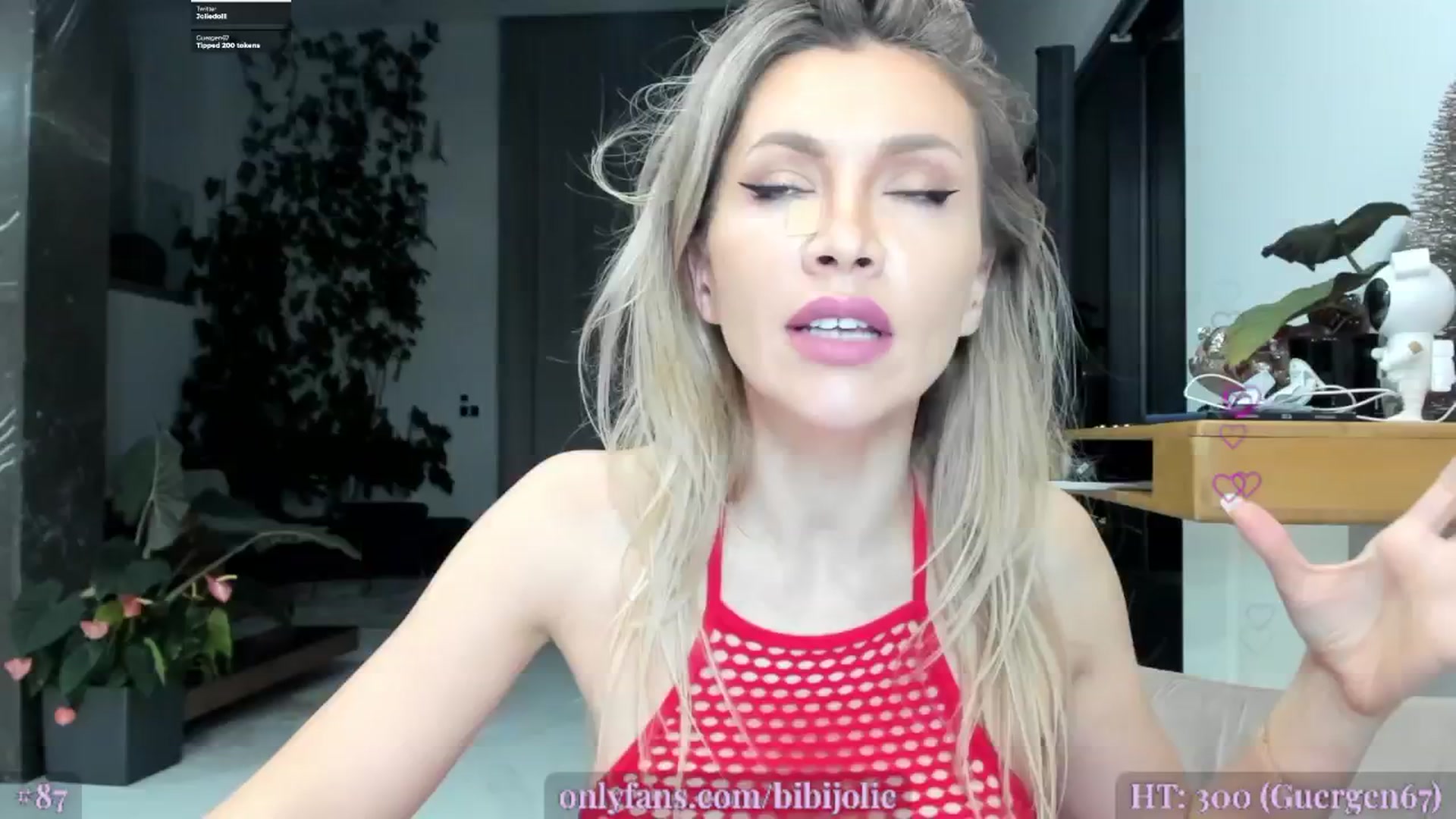 Gallery image thumbnail from JolieLouWho's myfreecams stream on, 12/12/2024, 24:07 image 3 of 20