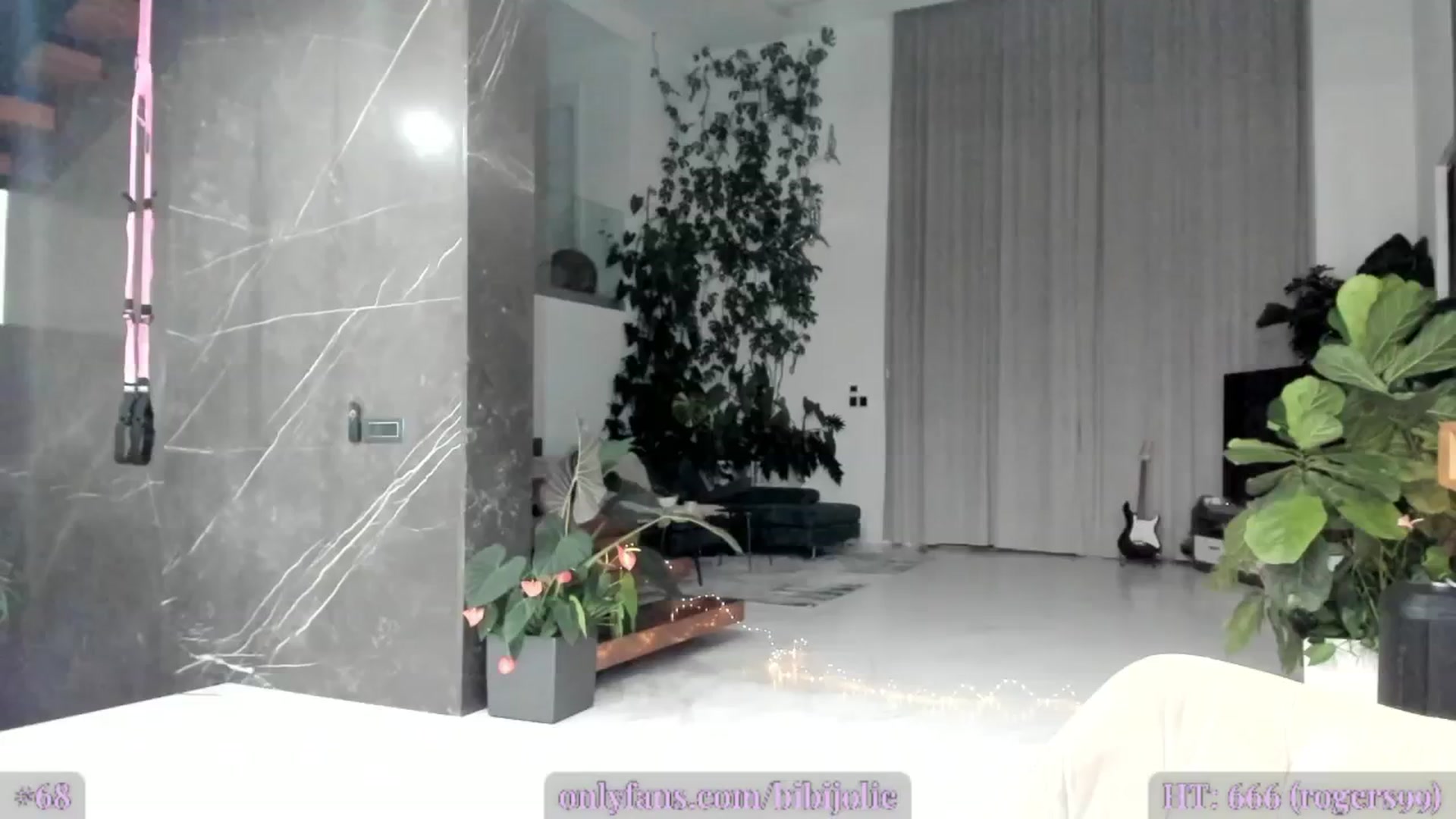Gallery image thumbnail from JolieLouWho's myfreecams stream on, 12/20/2024, 02:26 image 10 of 20