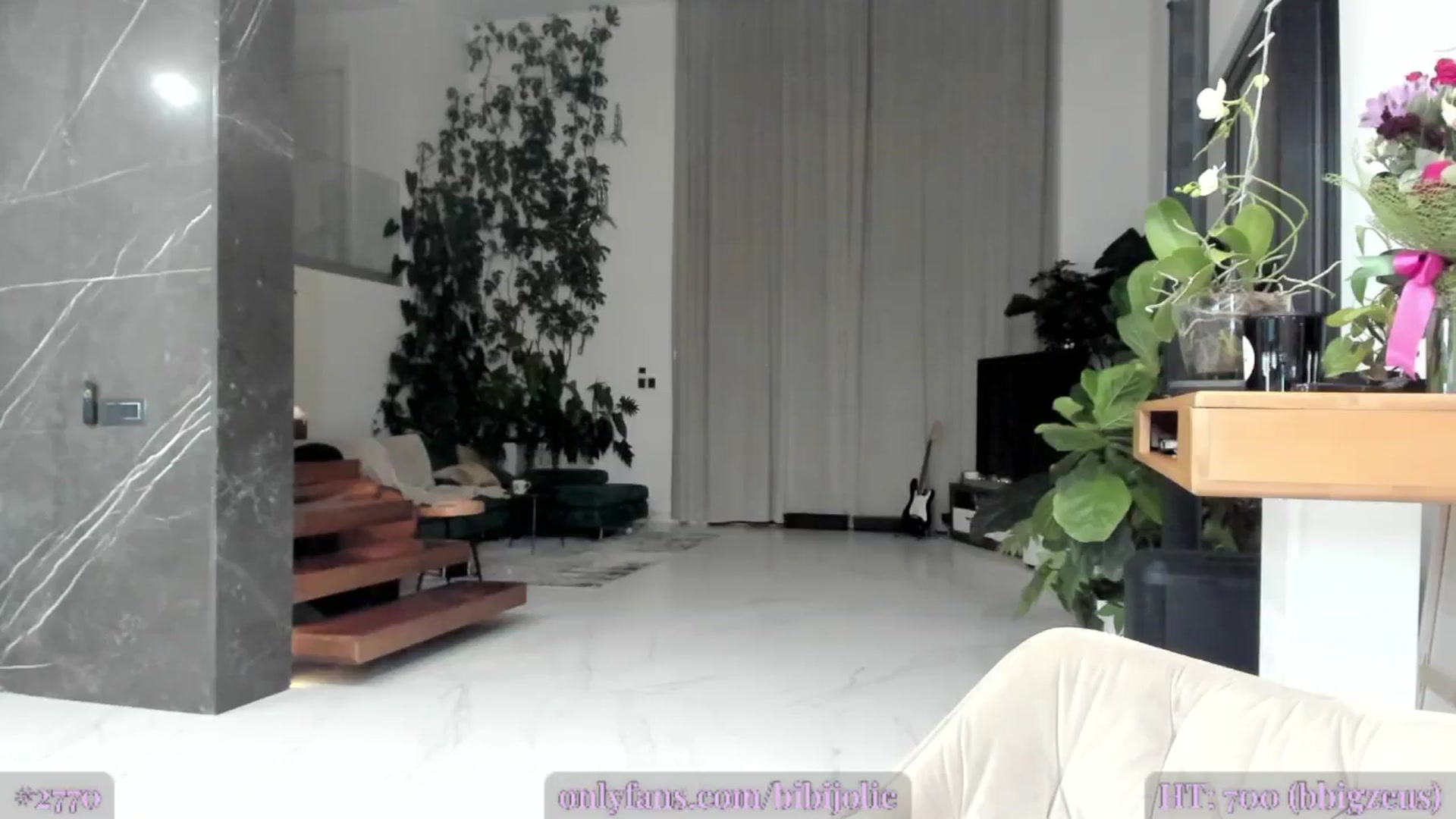 Gallery image thumbnail from JolieLouWho's myfreecams stream on, 01/21/2025, 02:06 image 13 of 20