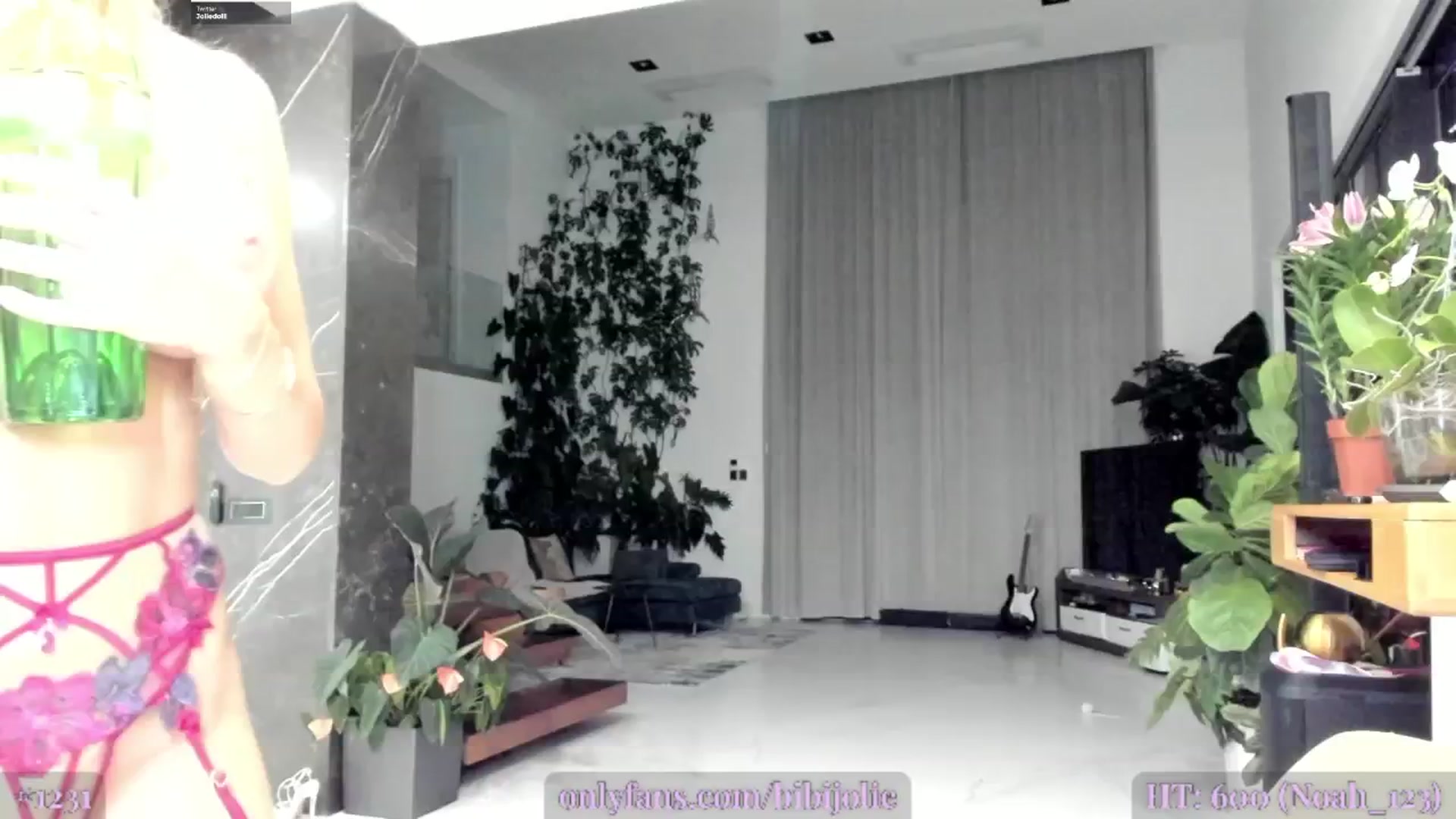 Gallery image thumbnail from JolieLouWho's myfreecams stream on, 01/25/2025, 24:01 image 20 of 20