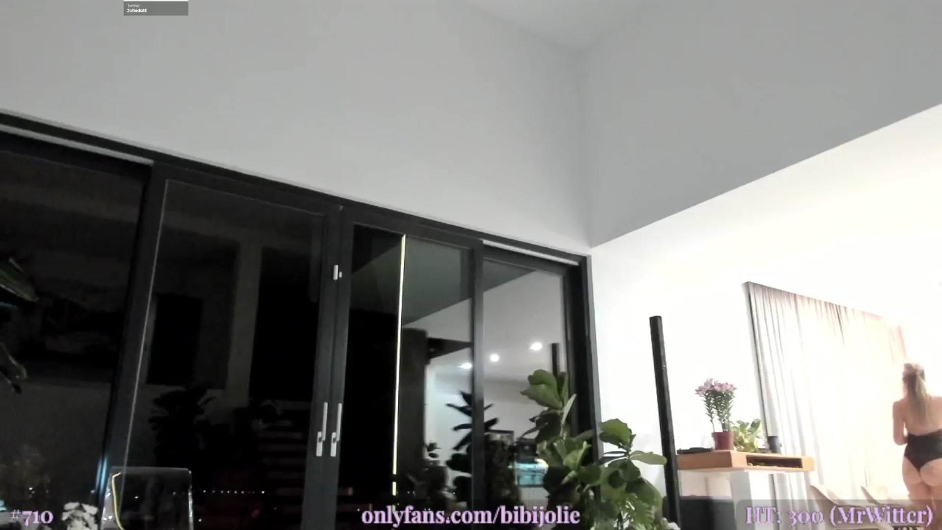 Gallery image thumbnail from JolieLouWho's myfreecams stream on, 01/29/2025, 02:44 image 12 of 20