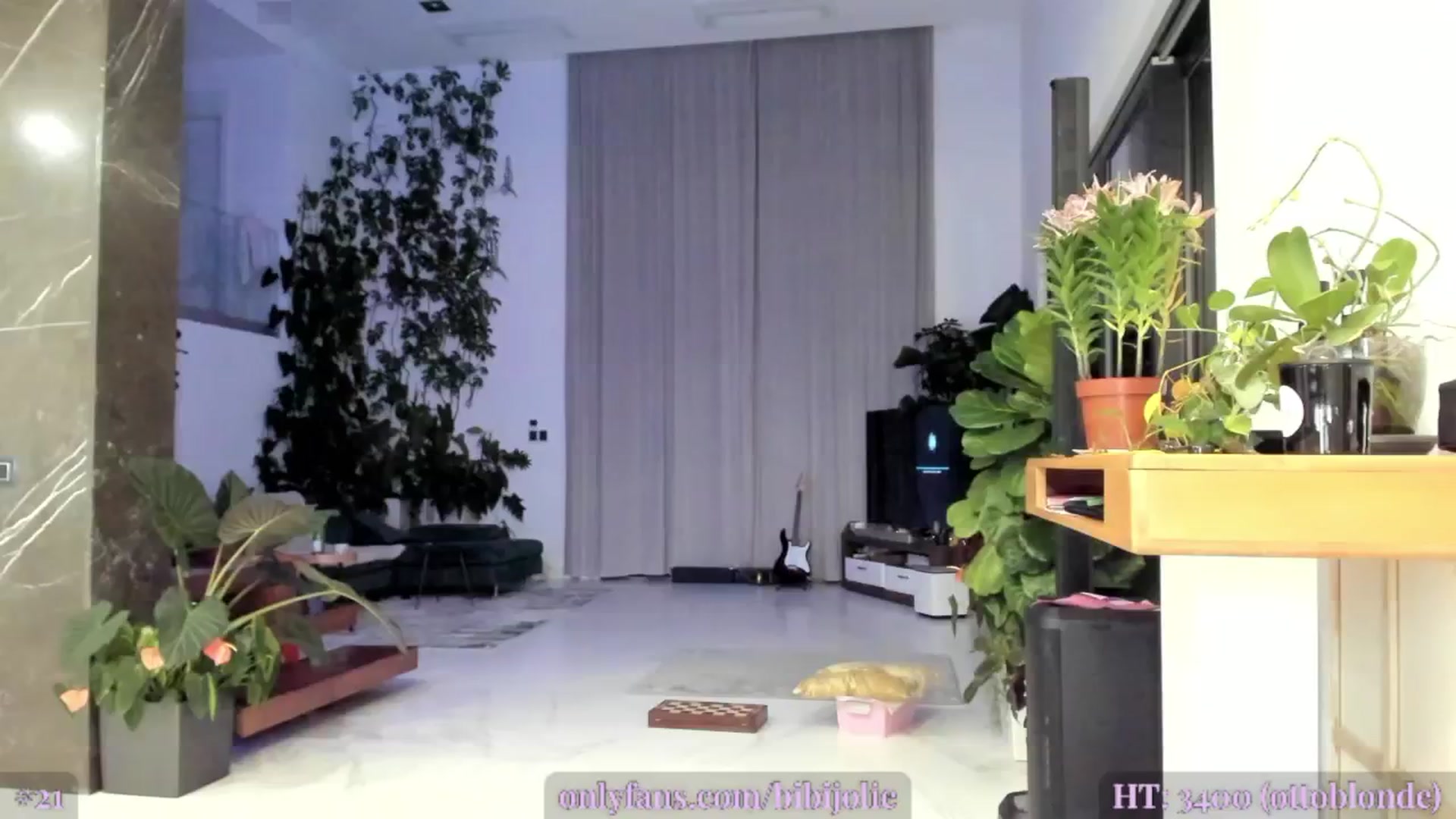 Gallery image thumbnail from JolieLouWho's myfreecams stream on, 02/02/2025, 06:12 image 4 of 20