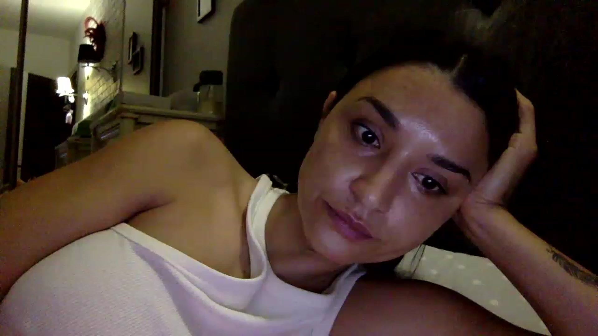 Gallery image thumbnail from JolyBoss's myfreecams stream on, 12/25/2022, 23:25 image 8 of 20