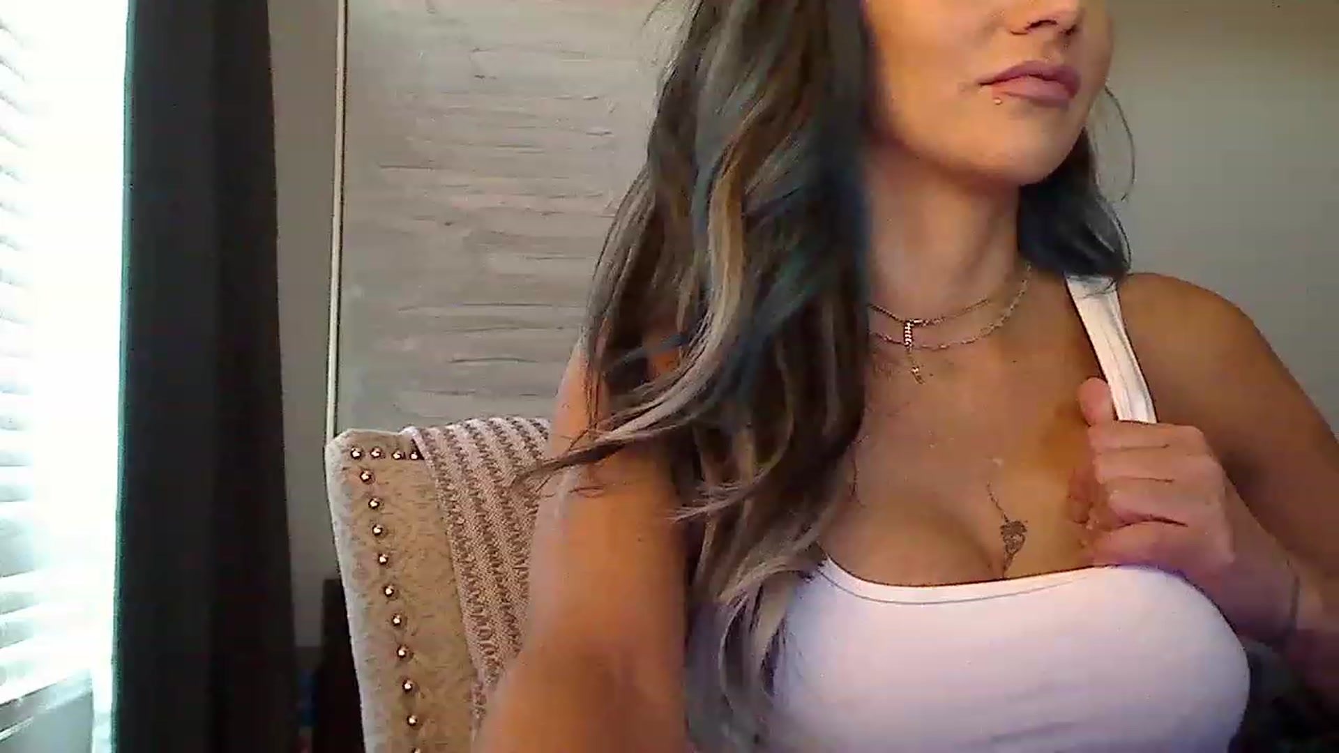 Gallery image thumbnail from JordanLane's myfreecams stream on, 05/18/2023, 02:17 image 7 of 20