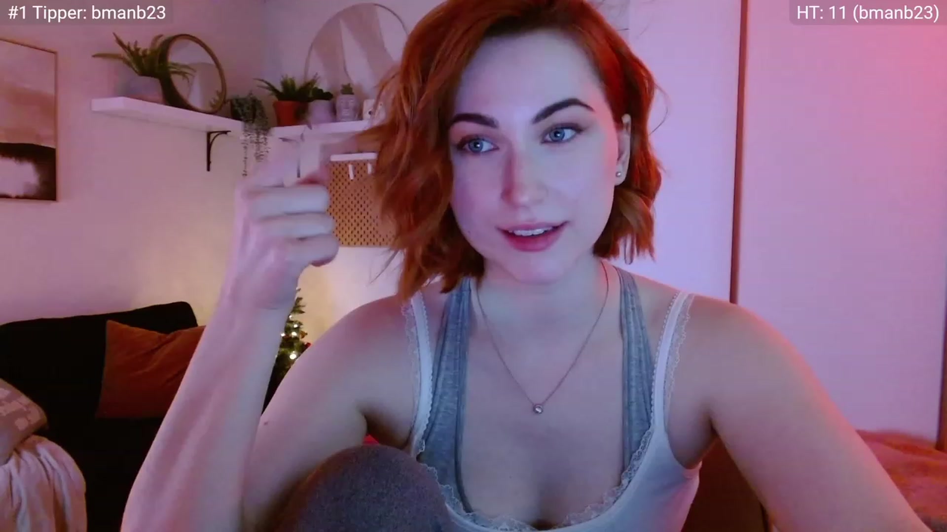 Gallery image thumbnail from JordynJaci's myfreecams stream on, 12/19/2022, 20:17 image 18 of 20