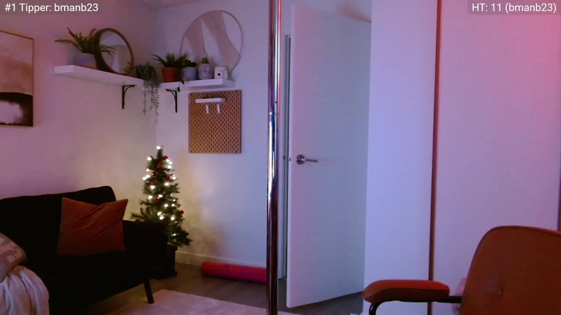 Gallery image thumbnail from JordynJaci's myfreecams stream on, 12/19/2022, 20:17 image 3 of 20