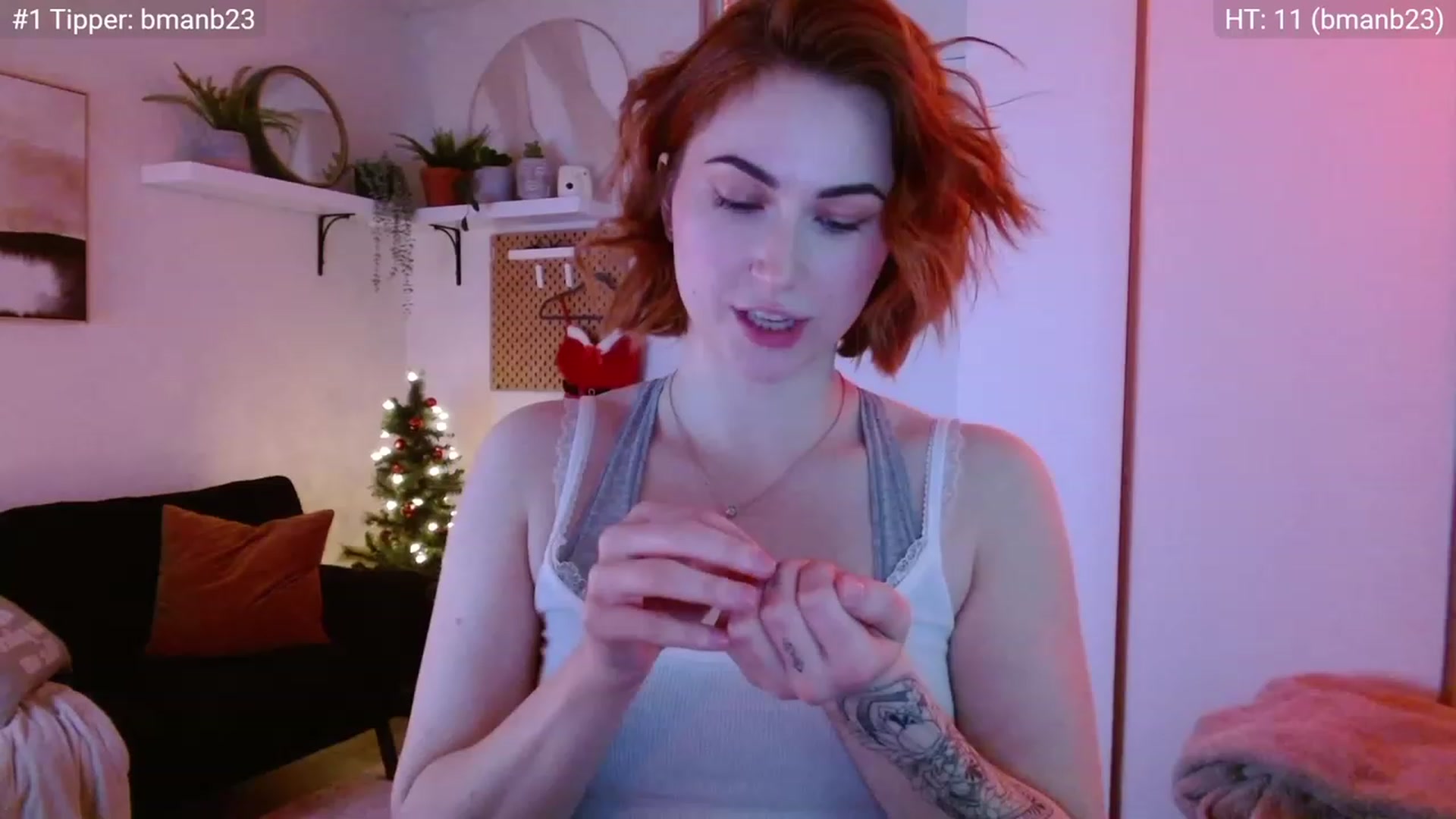 Gallery image thumbnail from JordynJaci's myfreecams stream on, 12/19/2022, 20:17 image 10 of 20