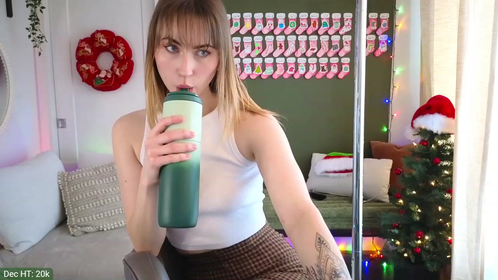 Gallery image thumbnail from JordynJaci's myfreecams stream on, 12/18/2023, 19:38 image 13 of 20