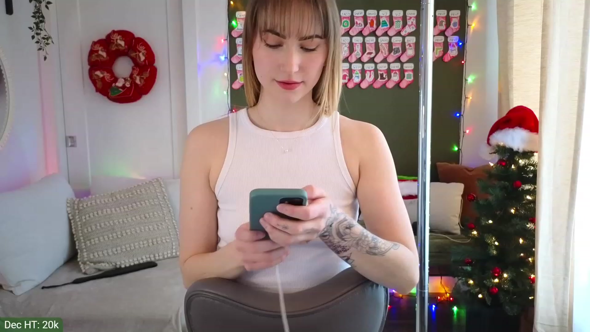 Gallery image thumbnail from JordynJaci's myfreecams stream on, 12/18/2023, 19:38 image 7 of 20