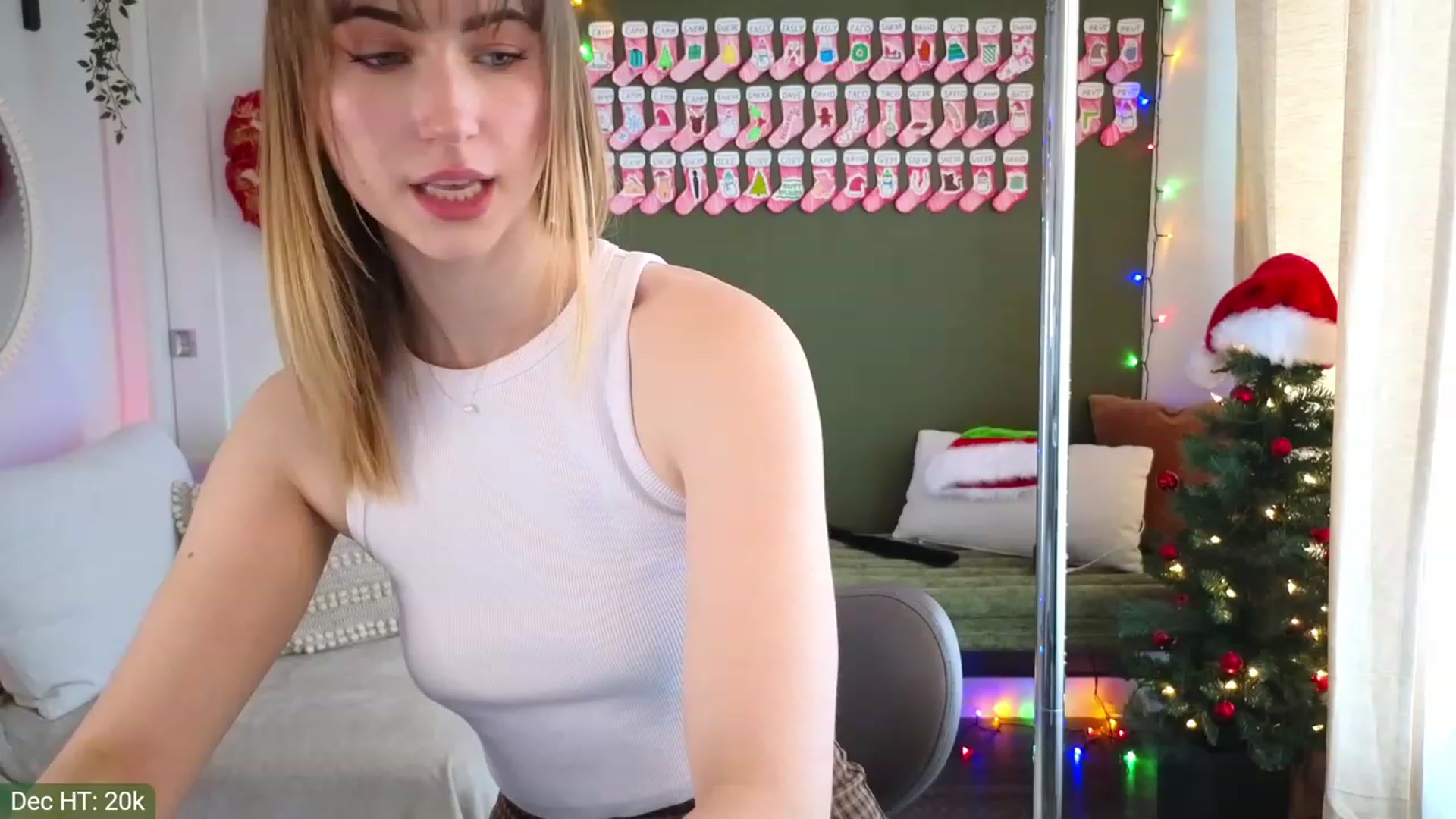 Gallery image thumbnail from JordynJaci's myfreecams stream on, 12/18/2023, 19:38 image 15 of 20