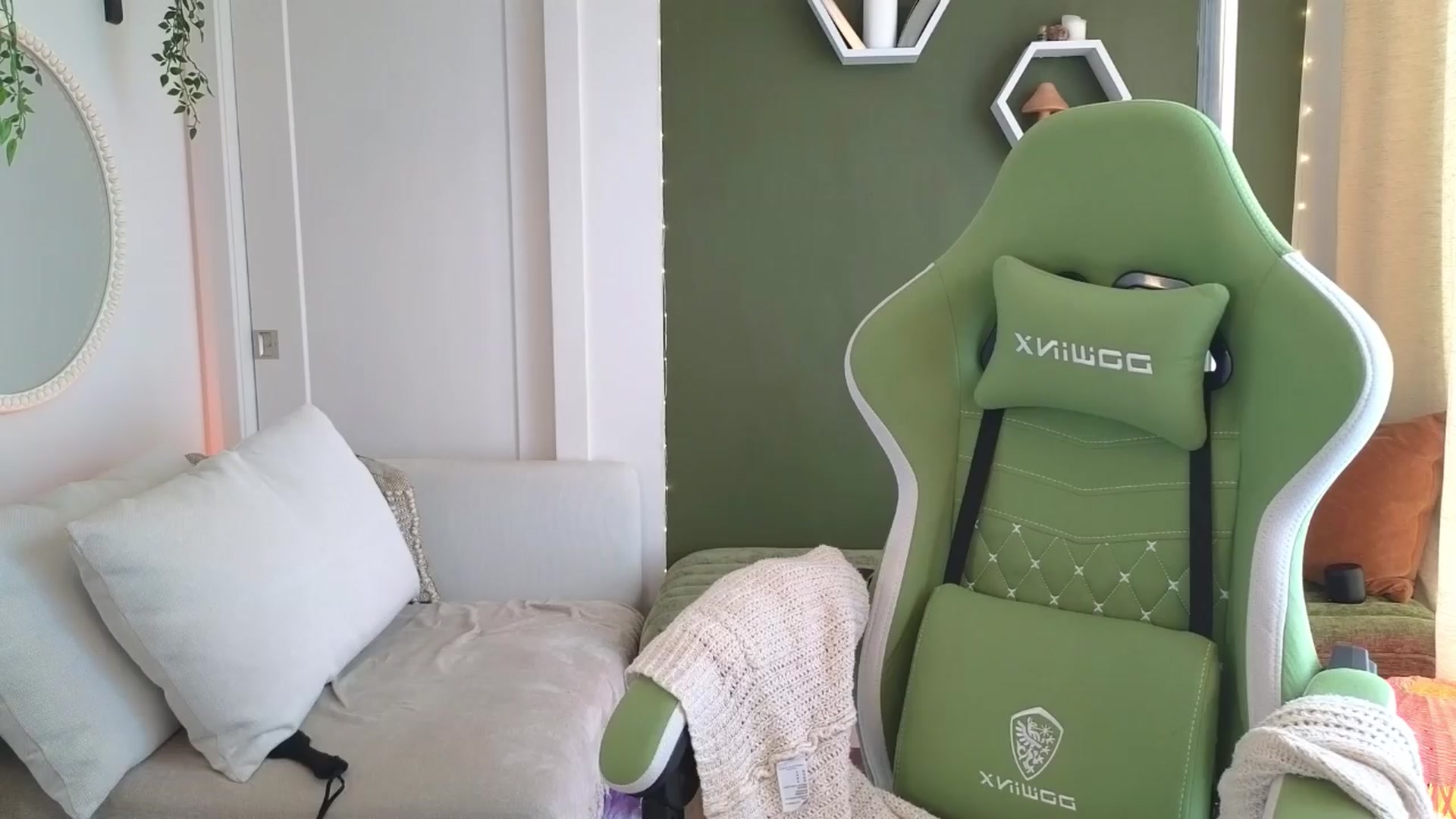 Gallery image thumbnail from JordynJaci's myfreecams stream on, 03/26/2024, 15:32 image 12 of 20
