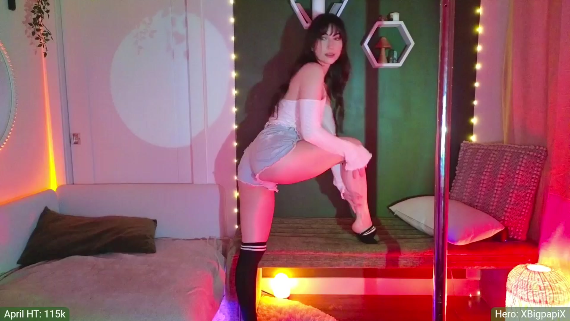 Gallery image thumbnail from JordynJaci's myfreecams stream on, 04/15/2024, 24:16 image 15 of 20