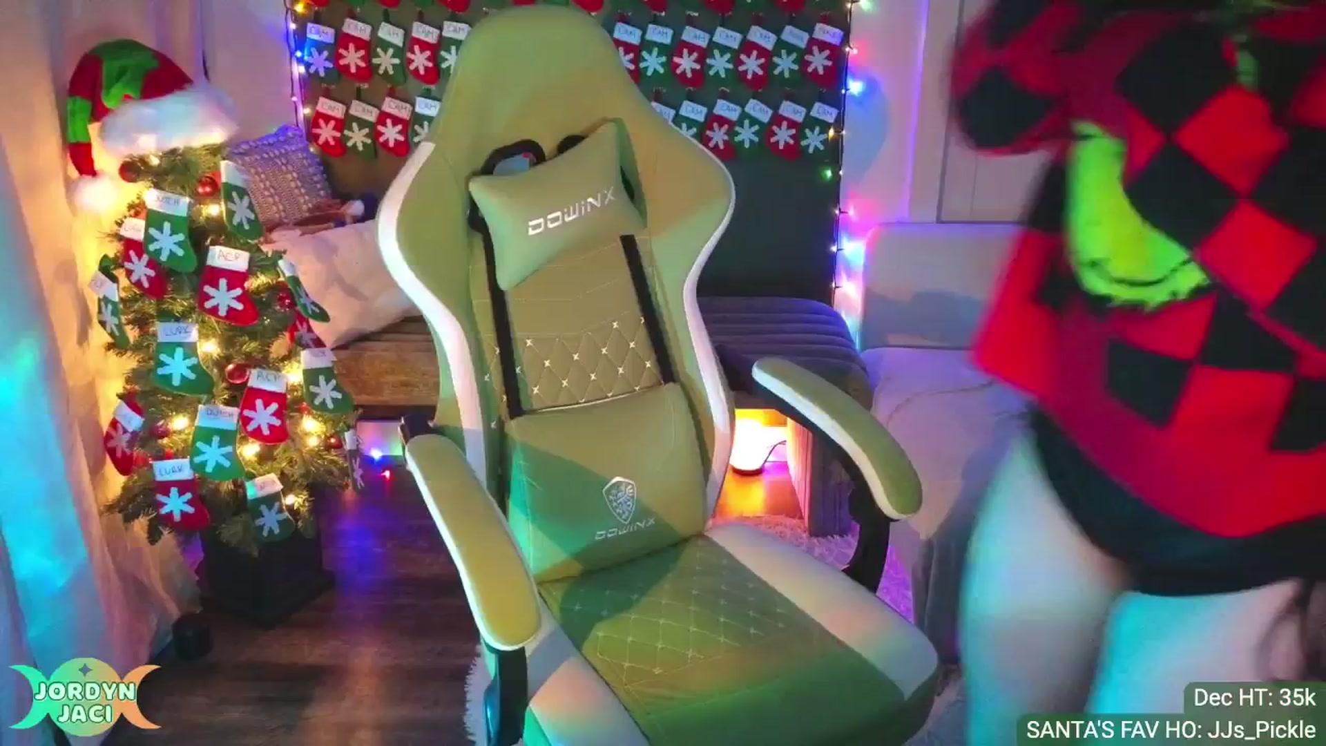 Gallery image thumbnail from JordynJaci's myfreecams stream on, 12/02/2024, 03:19 image 5 of 20