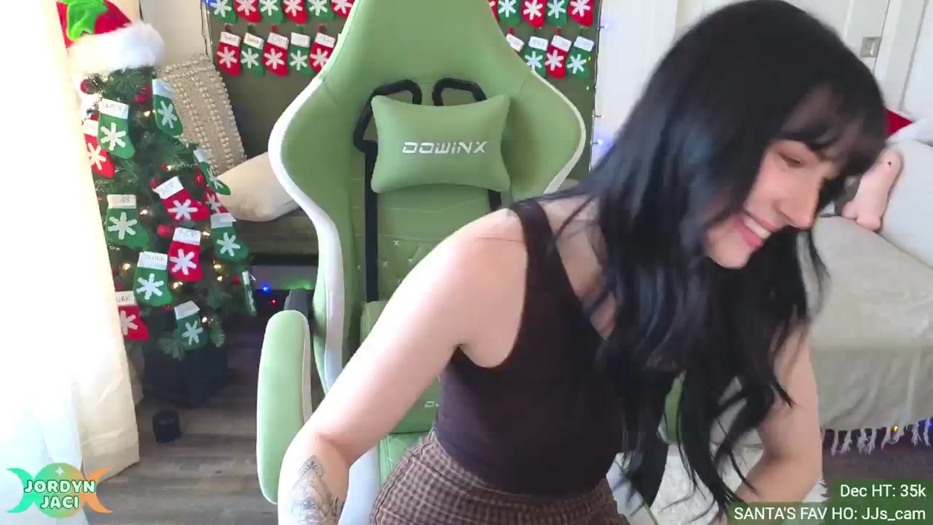 Gallery image thumbnail from JordynJaci's myfreecams stream on, 12/02/2024, 19:33 image 17 of 20