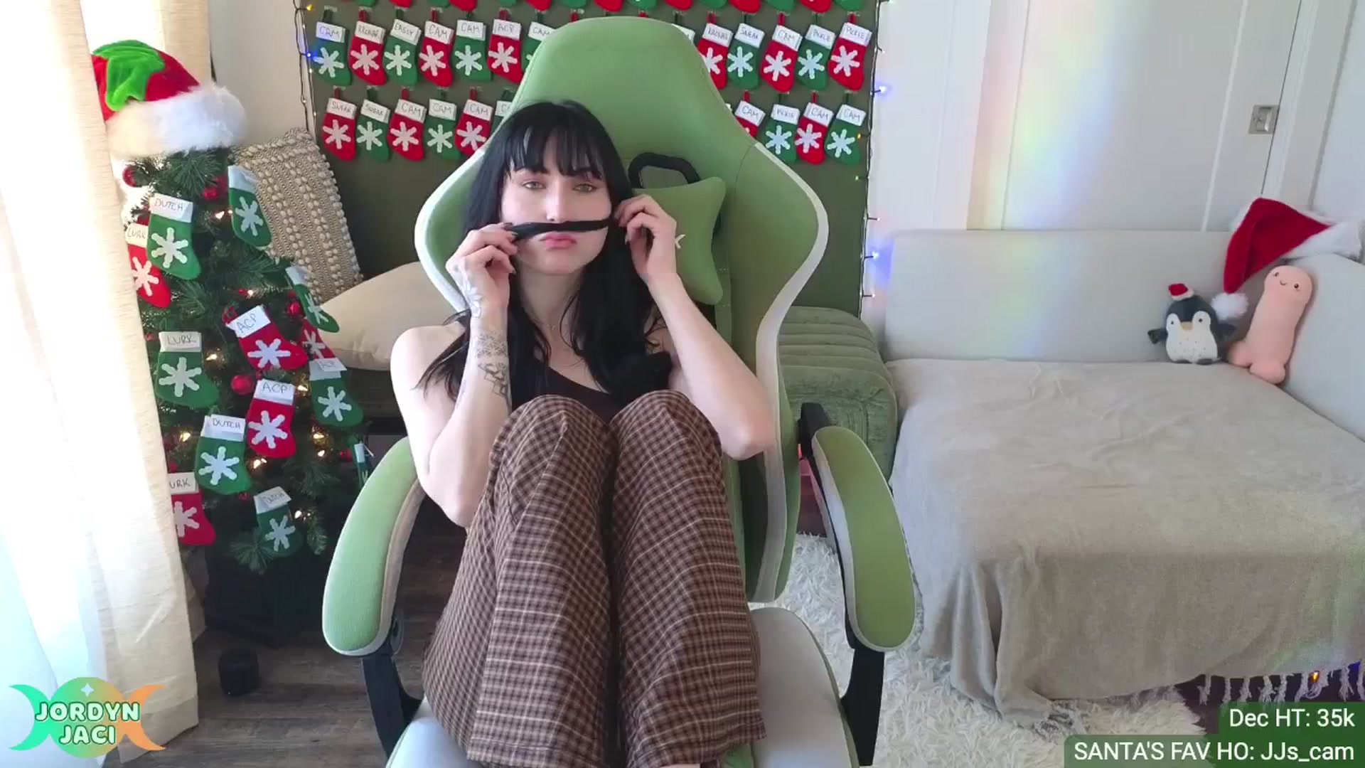 Gallery image thumbnail from JordynJaci's myfreecams stream on, 12/02/2024, 19:33 image 15 of 20