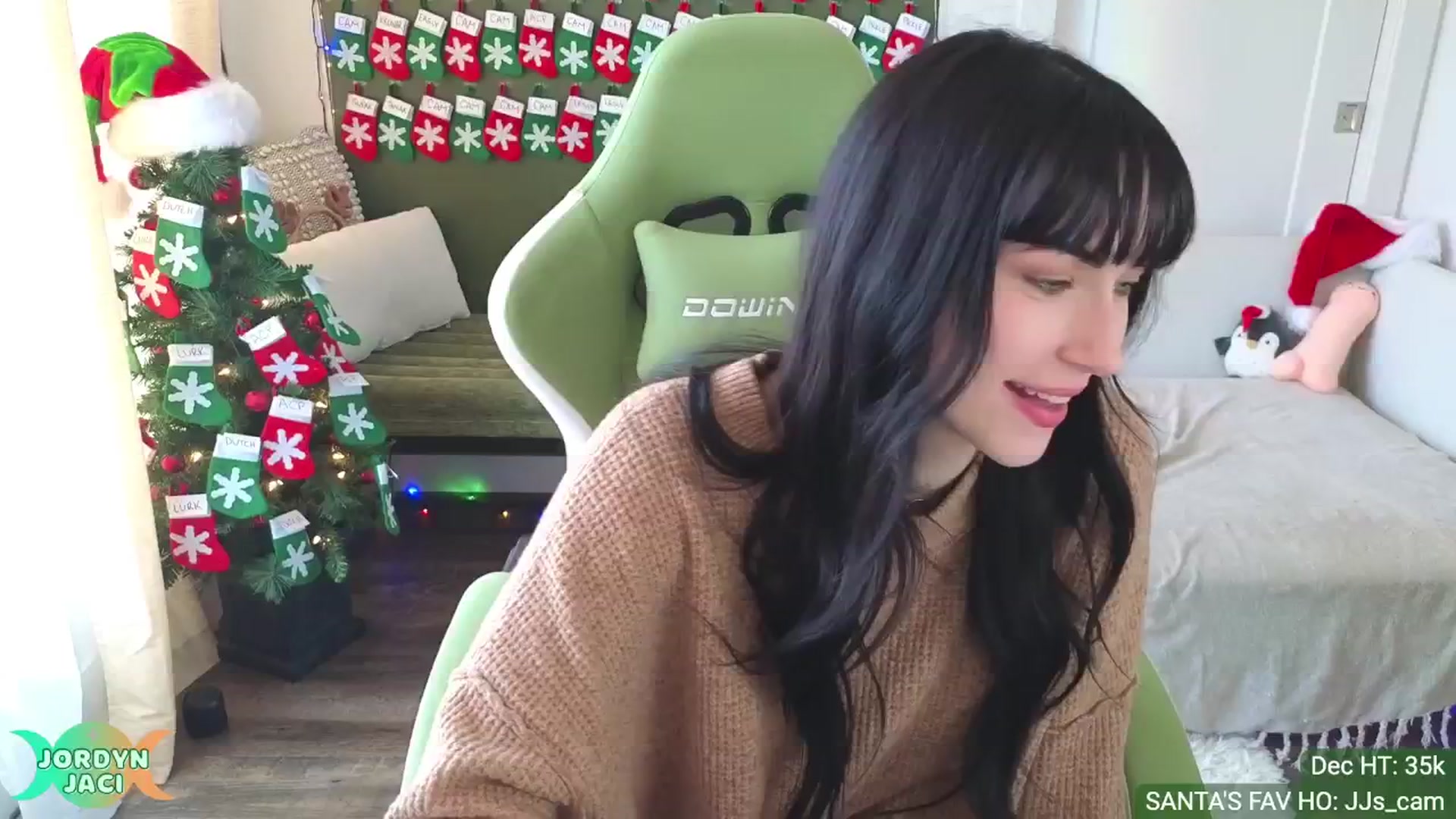Gallery image thumbnail from JordynJaci's myfreecams stream on, 12/03/2024, 17:40 image 18 of 20