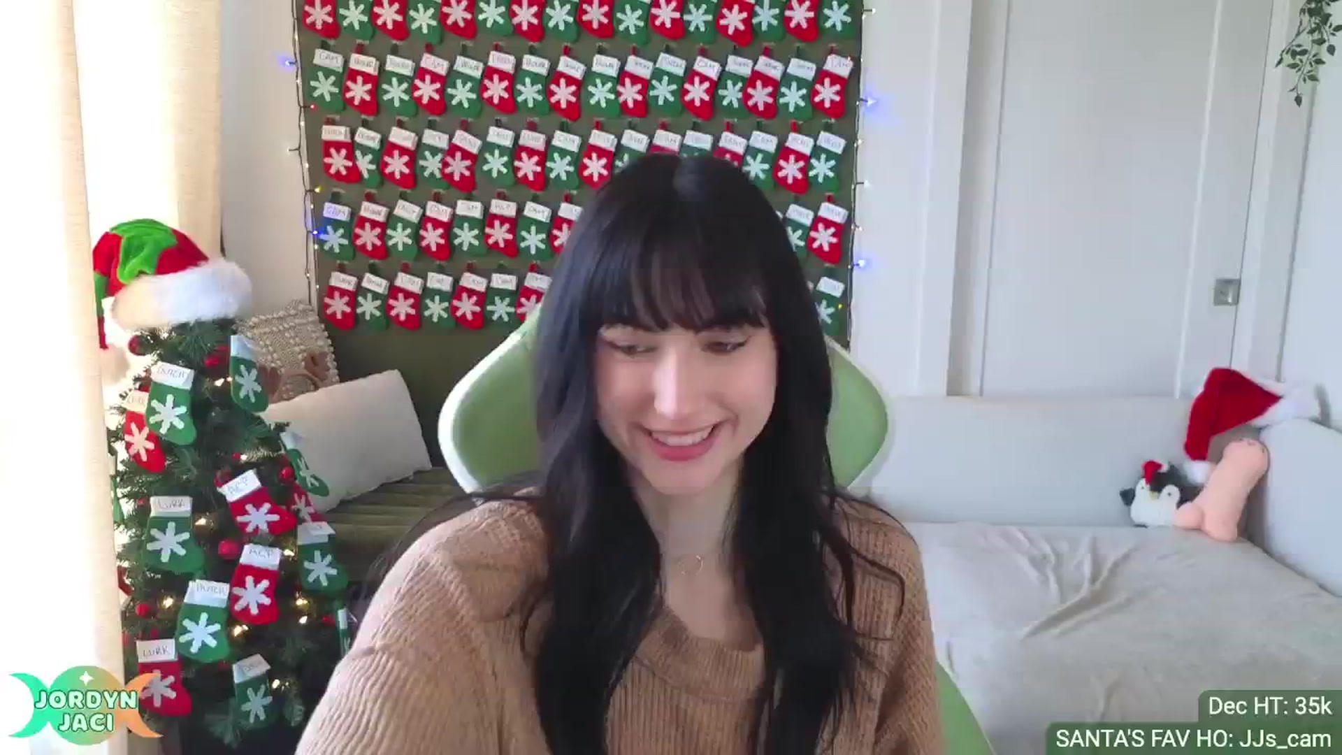 Gallery image thumbnail from JordynJaci's myfreecams stream on, 12/03/2024, 17:40 image 14 of 20