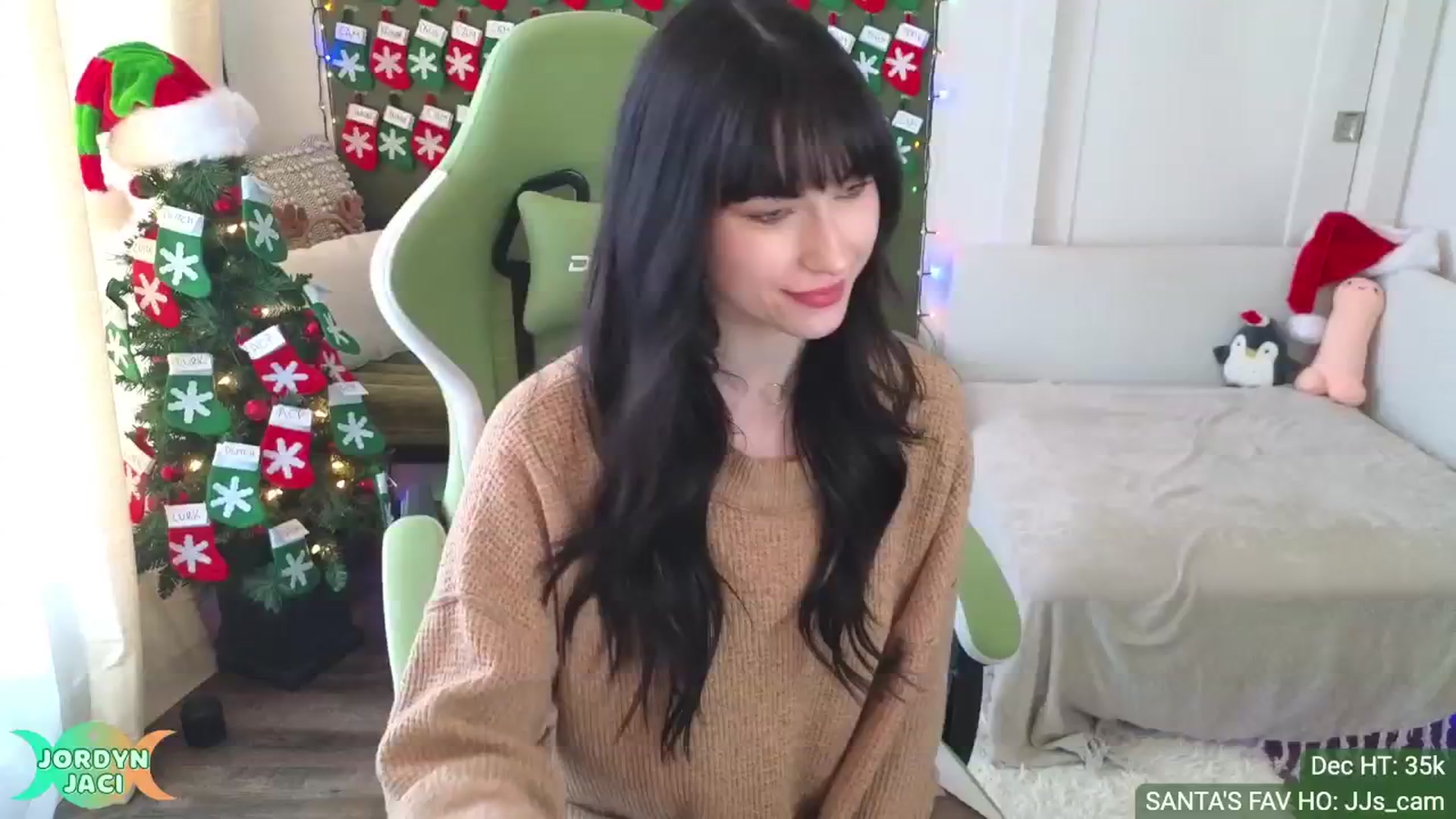 Gallery image thumbnail from JordynJaci's myfreecams stream on, 12/03/2024, 17:40 image 4 of 20