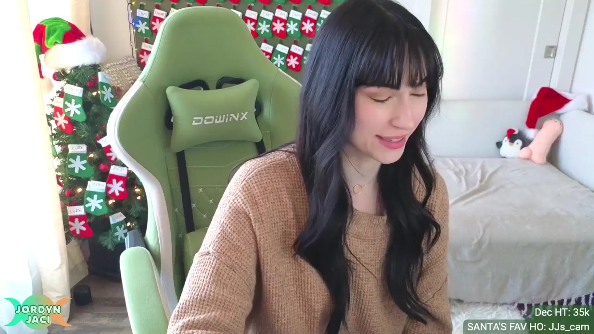 Gallery image thumbnail from JordynJaci's myfreecams stream on, 12/03/2024, 17:40 image 15 of 20