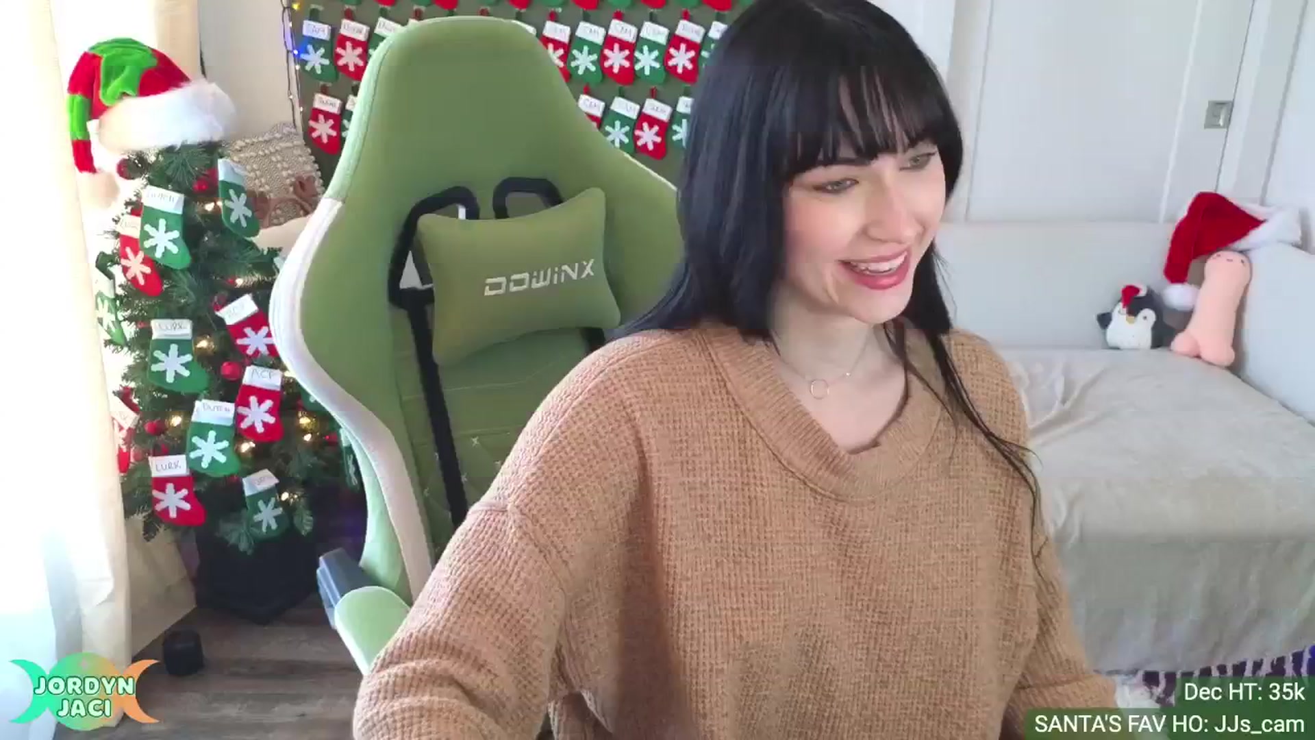 Gallery image thumbnail from JordynJaci's myfreecams stream on, 12/03/2024, 17:40 image 10 of 20