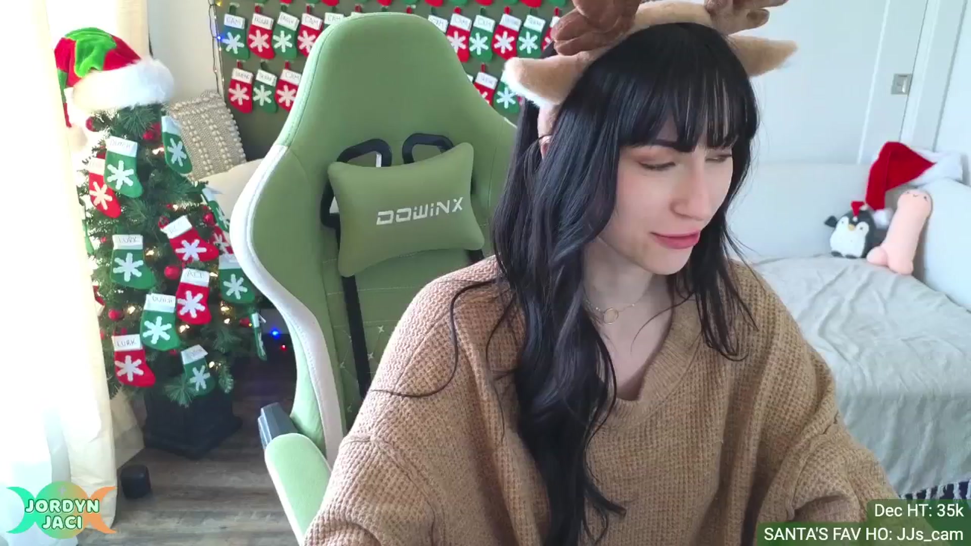 Gallery image thumbnail from JordynJaci's myfreecams stream on, 12/03/2024, 18:32 image 14 of 20