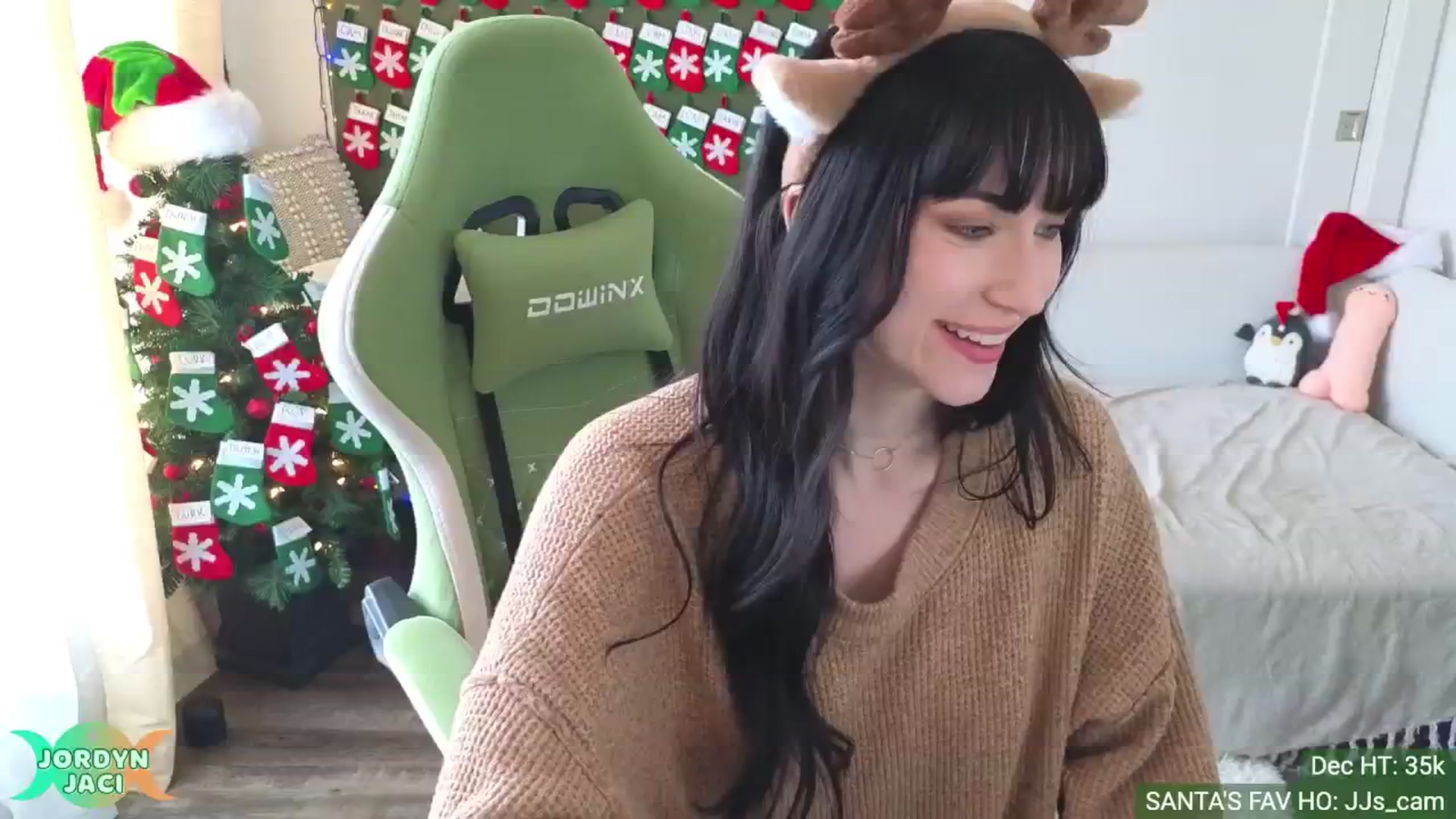 Gallery image thumbnail from JordynJaci's myfreecams stream on, 12/03/2024, 18:32 image 15 of 20