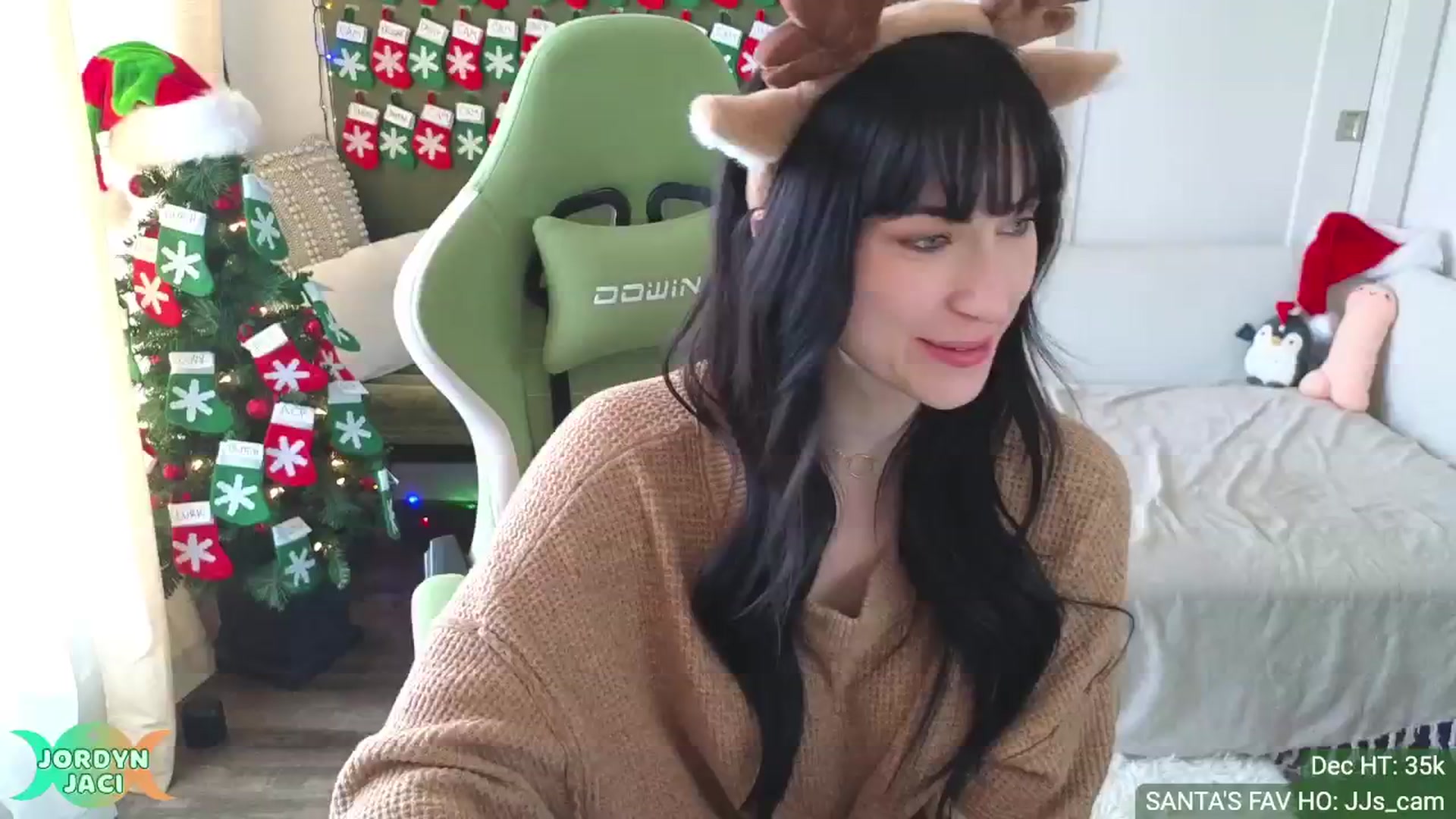 Gallery image thumbnail from JordynJaci's myfreecams stream on, 12/03/2024, 18:32 image 7 of 20