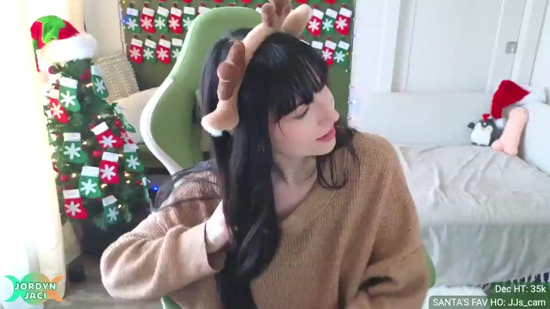 Gallery image thumbnail from JordynJaci's myfreecams stream on, 12/03/2024, 18:32 image 13 of 20