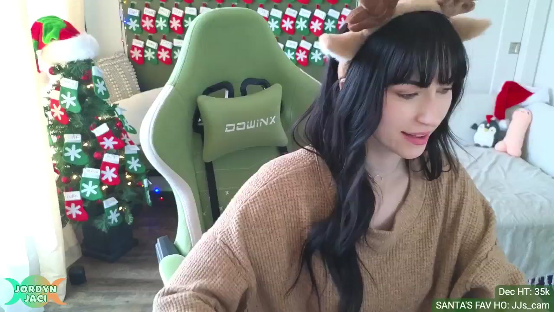 Gallery image thumbnail from JordynJaci's myfreecams stream on, 12/03/2024, 18:32 image 11 of 20