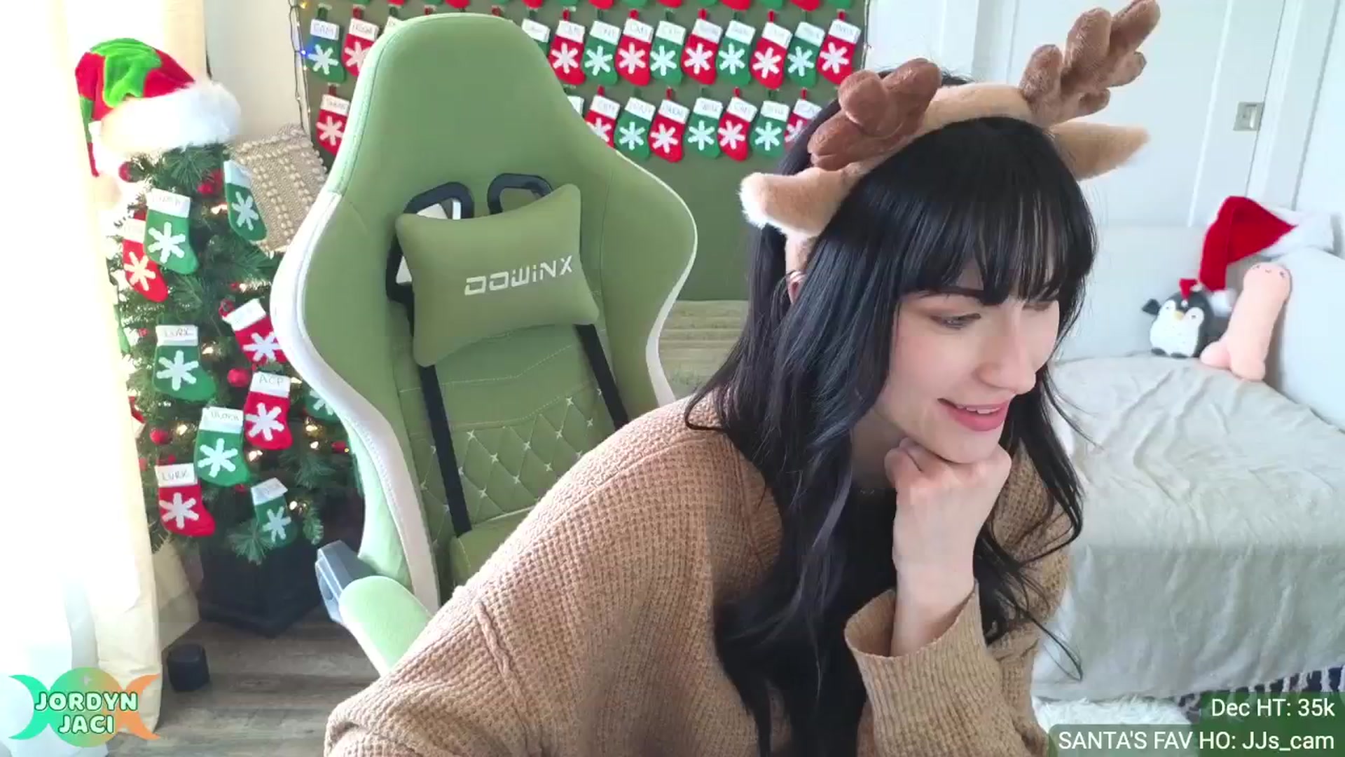 Gallery image thumbnail from JordynJaci's myfreecams stream on, 12/03/2024, 18:32 image 5 of 20
