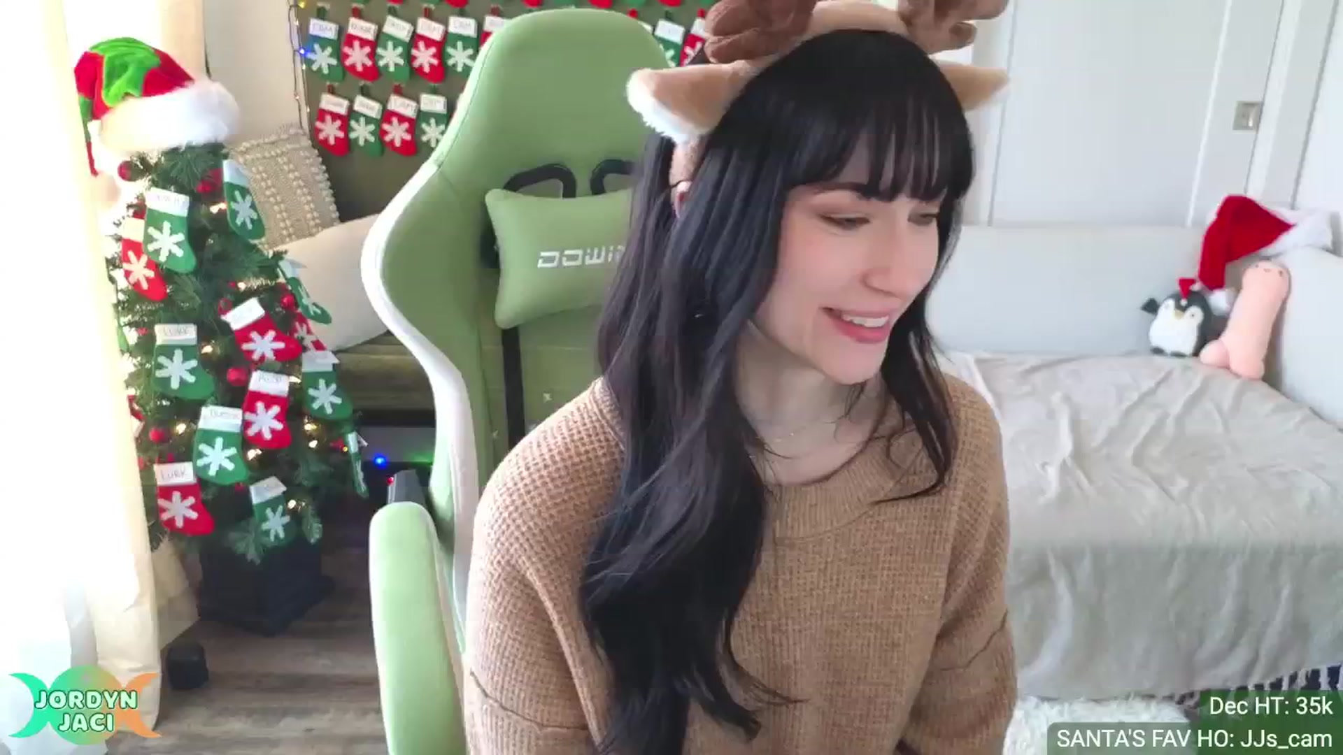 Gallery image thumbnail from JordynJaci's myfreecams stream on, 12/03/2024, 18:32 image 19 of 20