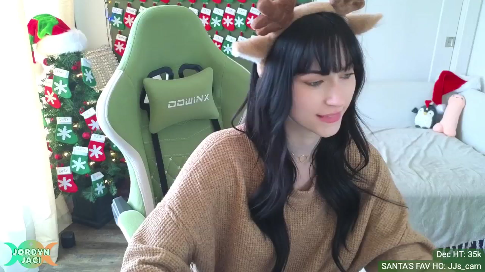 Gallery image thumbnail from JordynJaci's myfreecams stream on, 12/03/2024, 18:32 image 2 of 20